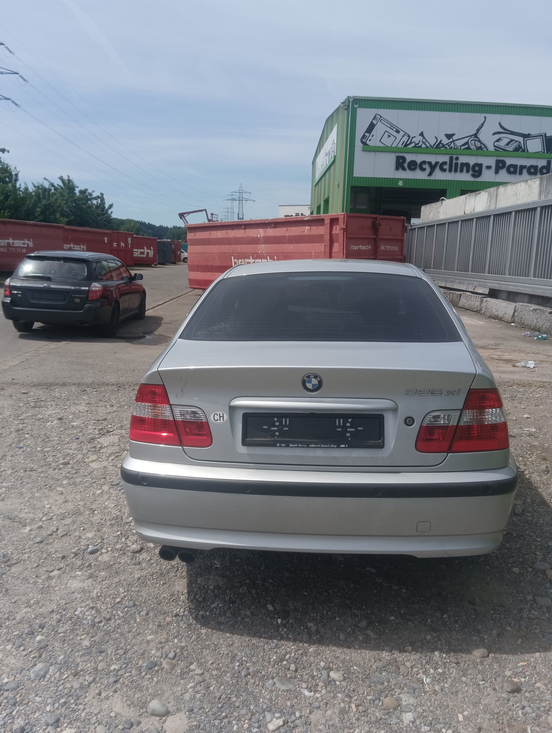 BMW 325xi-image-3