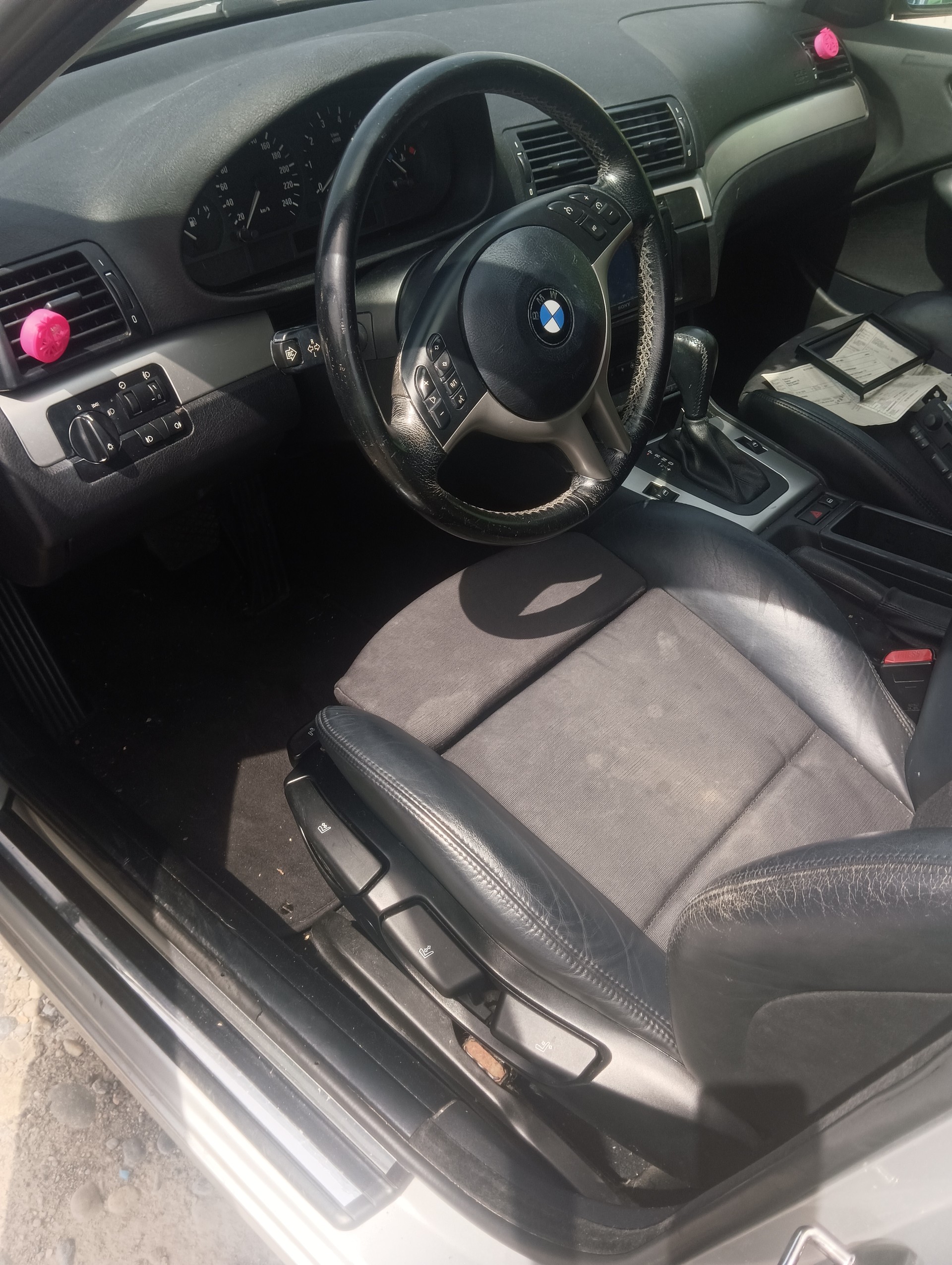 BMW 325xi-image-5