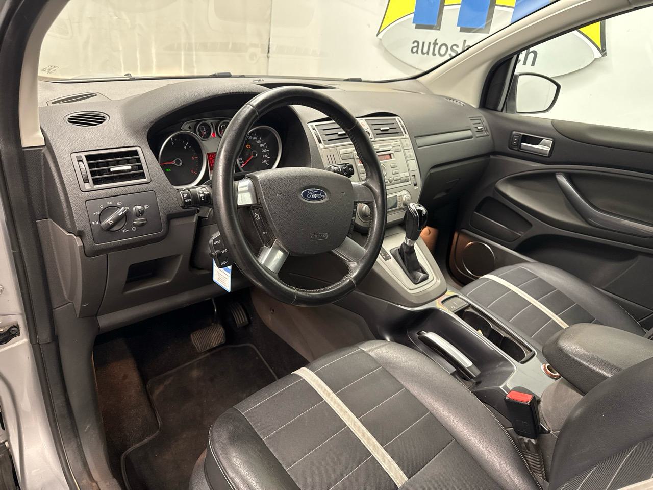 FORD Kuga 2.0 TDCi Titanium 4WD PowerShift-image-2