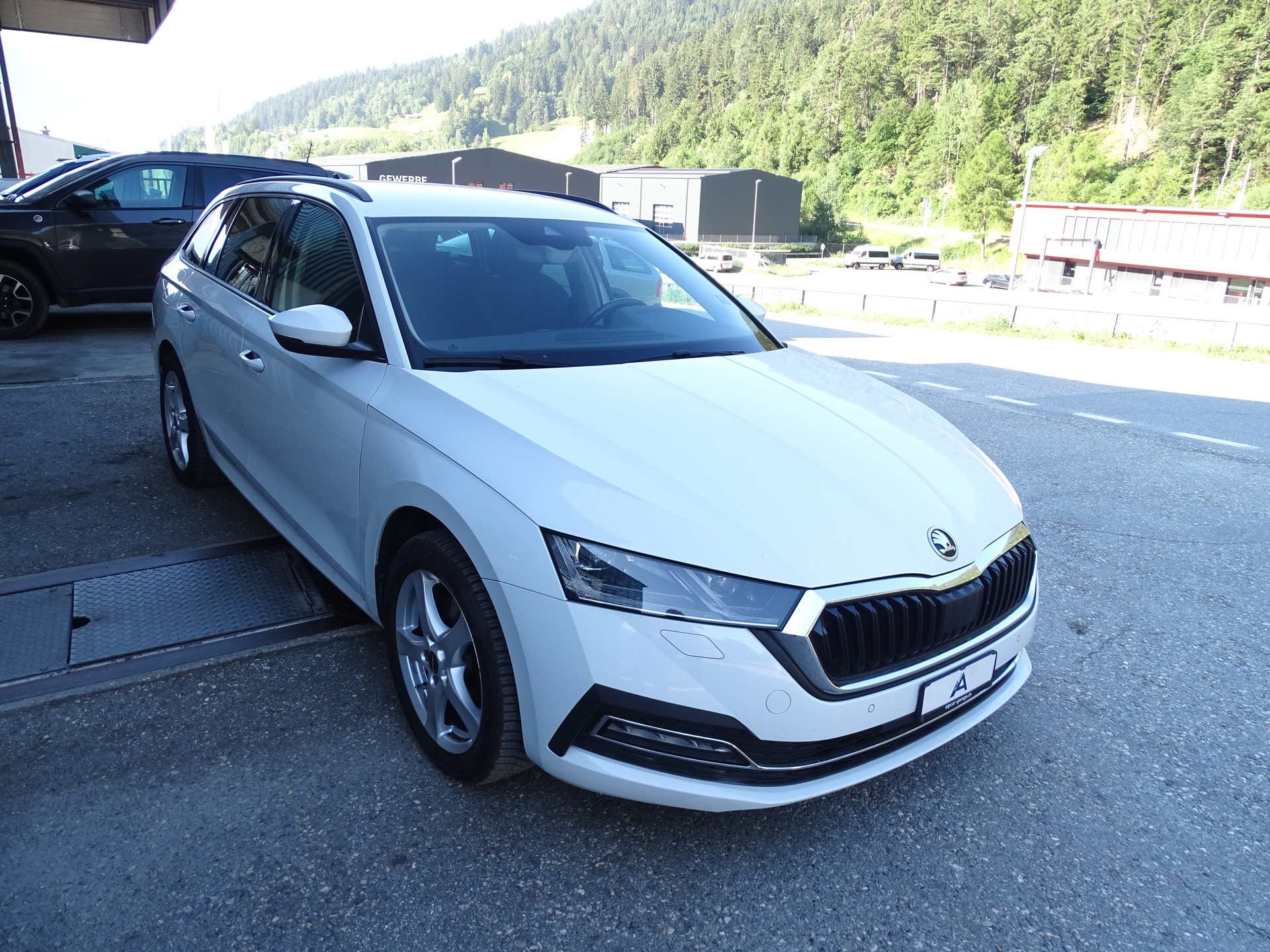 SKODA Octavia Combi 2.0 TDI DSG Style 4x4-image-6
