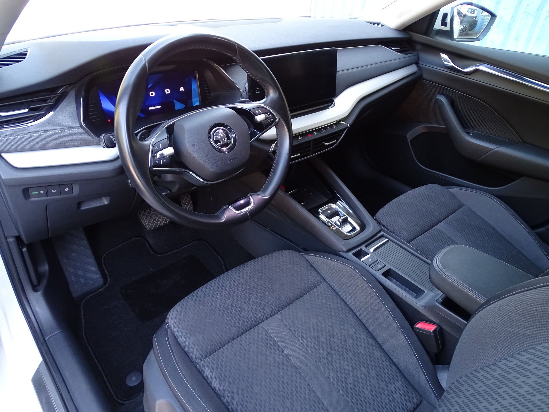 SKODA Octavia Combi 2.0 TDI DSG Style 4x4-image-7