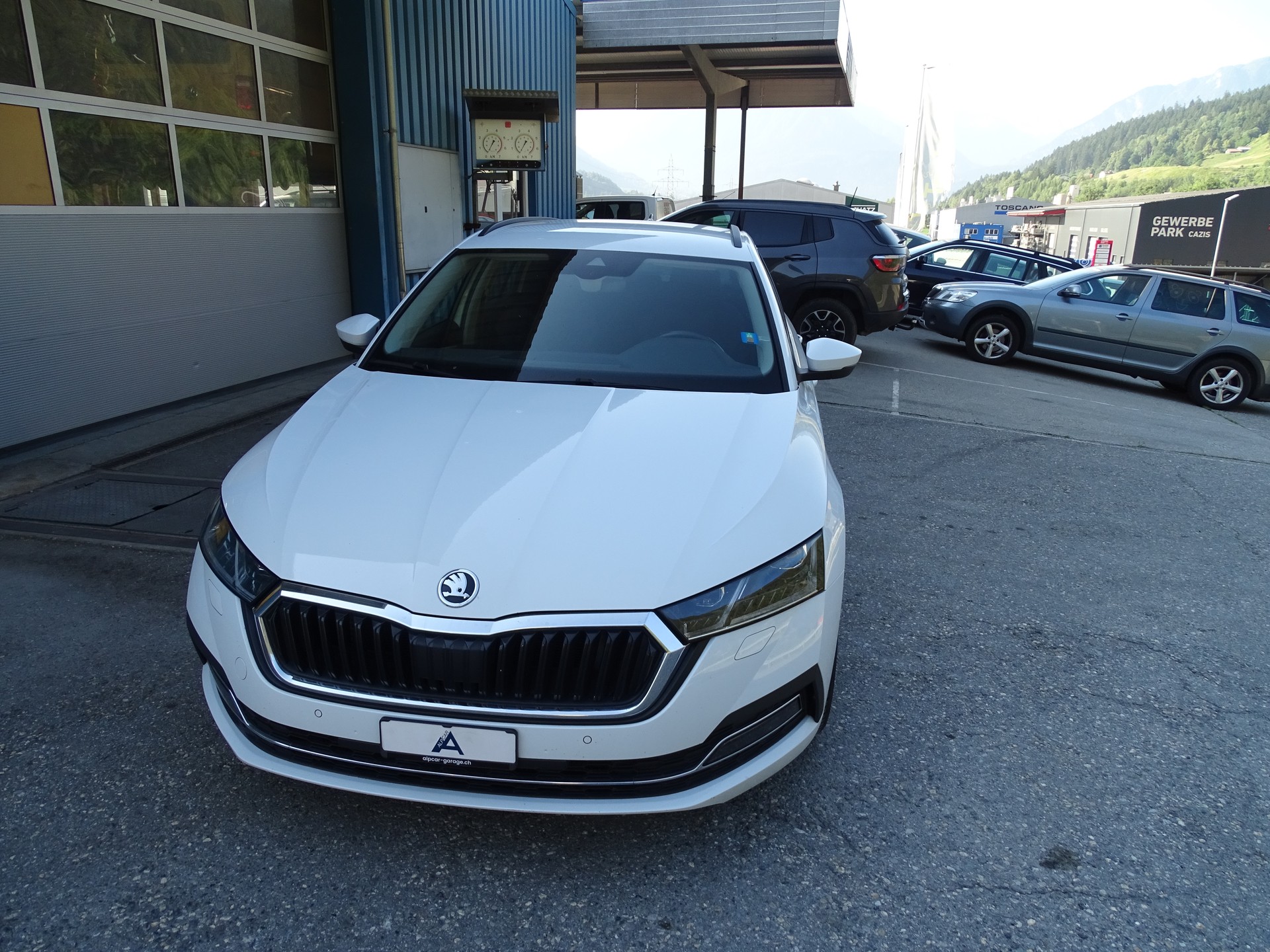 SKODA Octavia Combi 2.0 TDI DSG Style 4x4-image-1