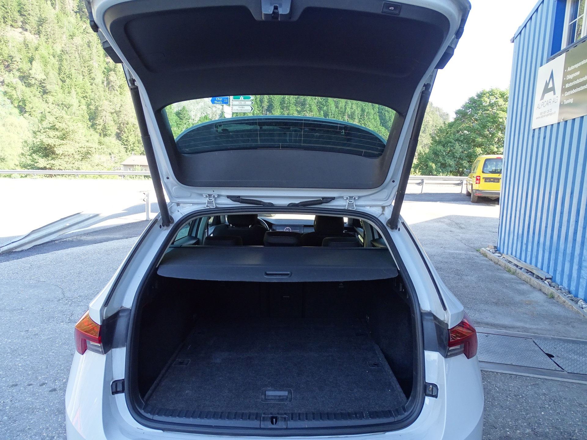 SKODA Octavia Combi 2.0 TDI DSG Style 4x4-image-9
