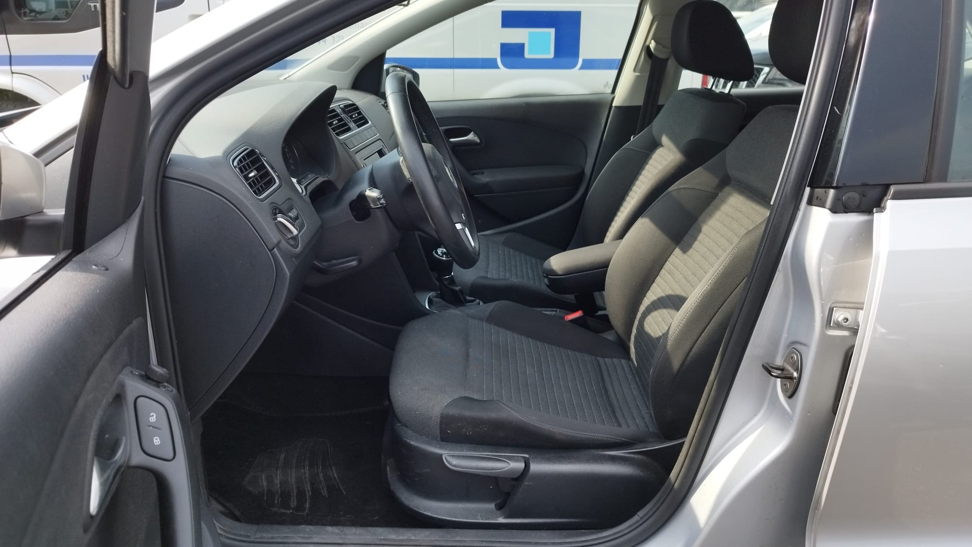 VW Polo 1.2 TSI Comfortline-image-8