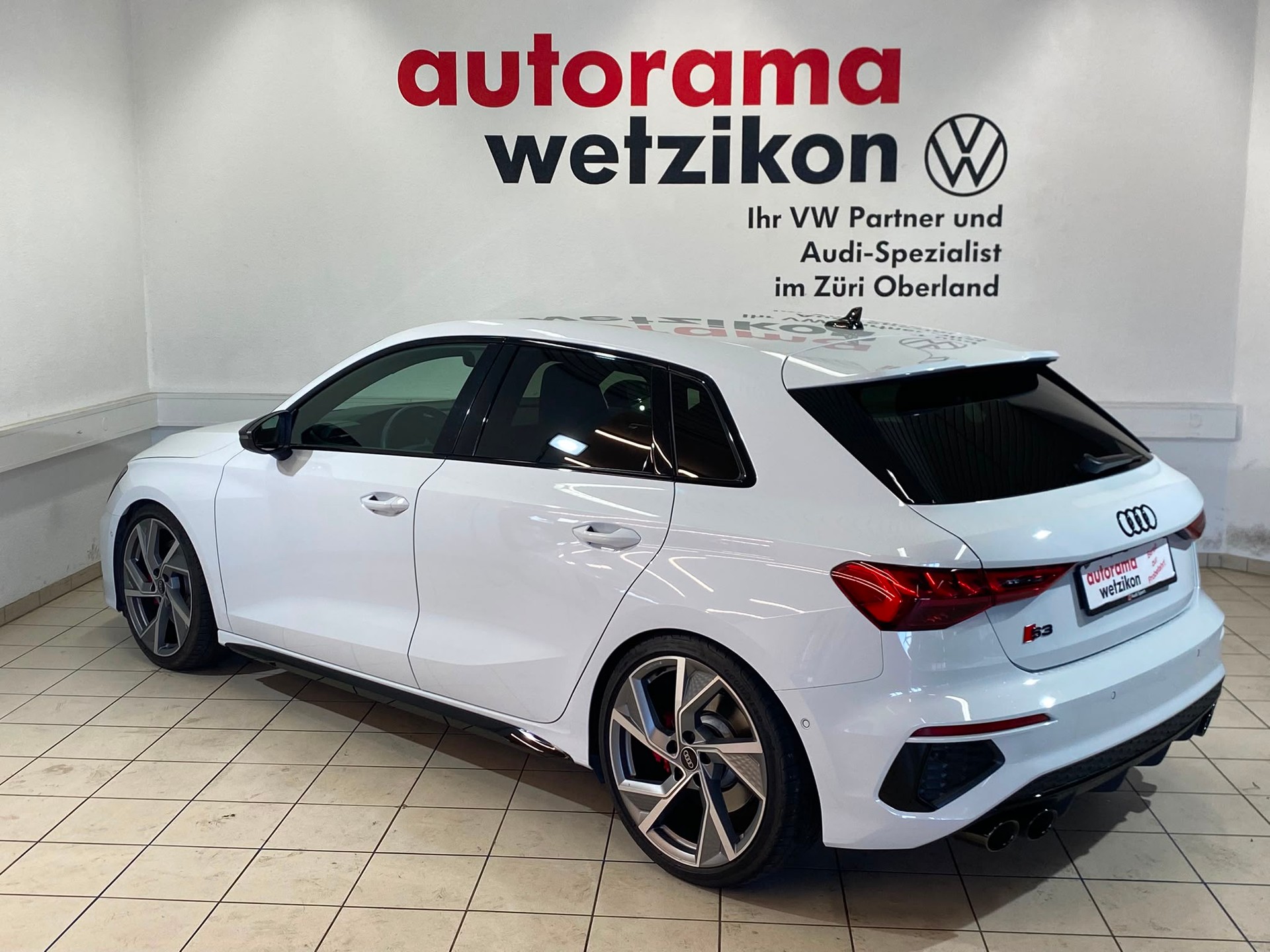 AUDI S3 Sportback 2.0 TFSI quattro S-tronic-image-2