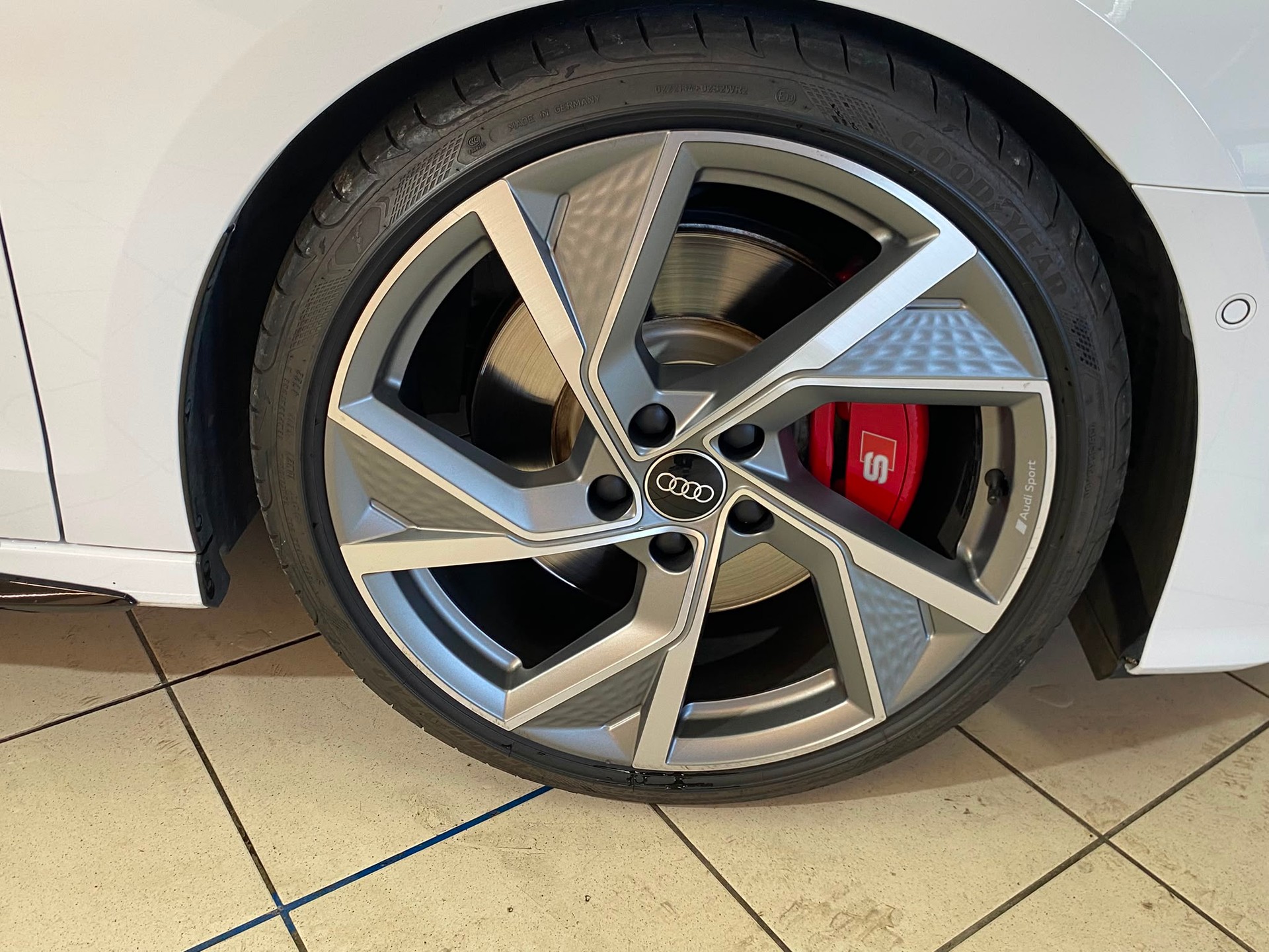 AUDI S3 Sportback 2.0 TFSI quattro S-tronic-image-4