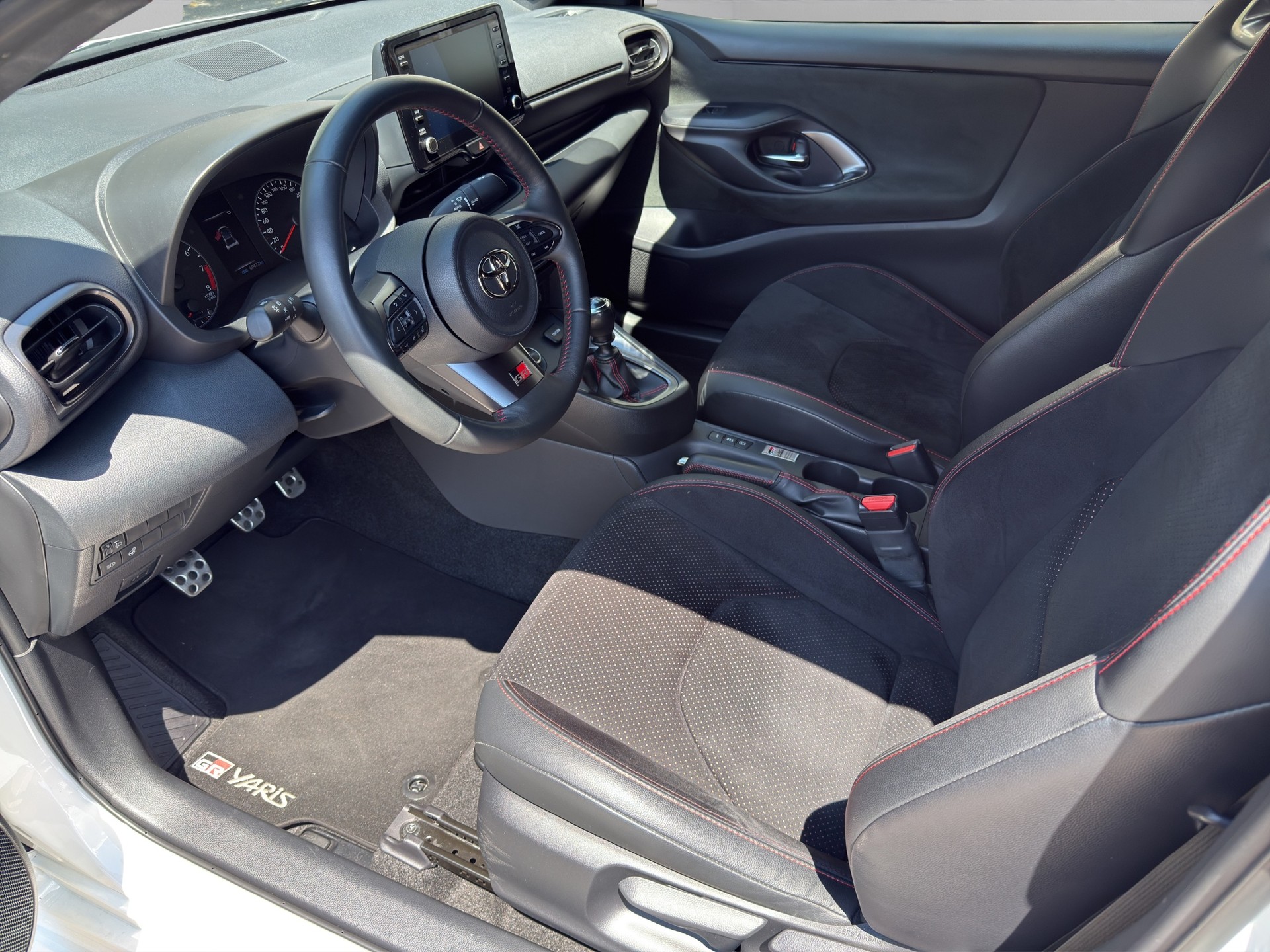 TOYOTA Yaris 1.6 GR Sport * Walter Röhrl Signiert * 10 Jahre Garantie * Original CH Fahrzeug * 8 fach *-image-6