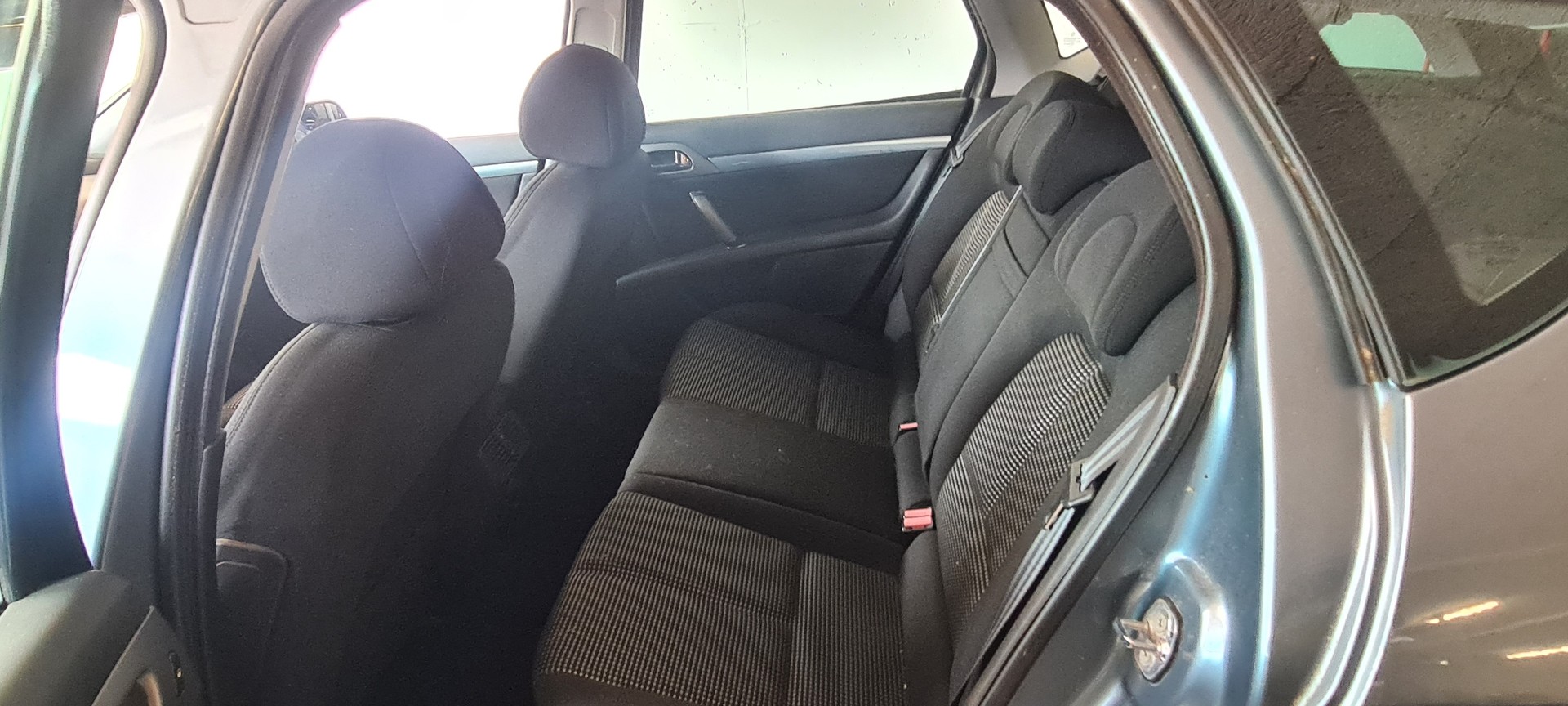 PEUGEOT 407 SW 2.0 HDI ST Executive-image-12