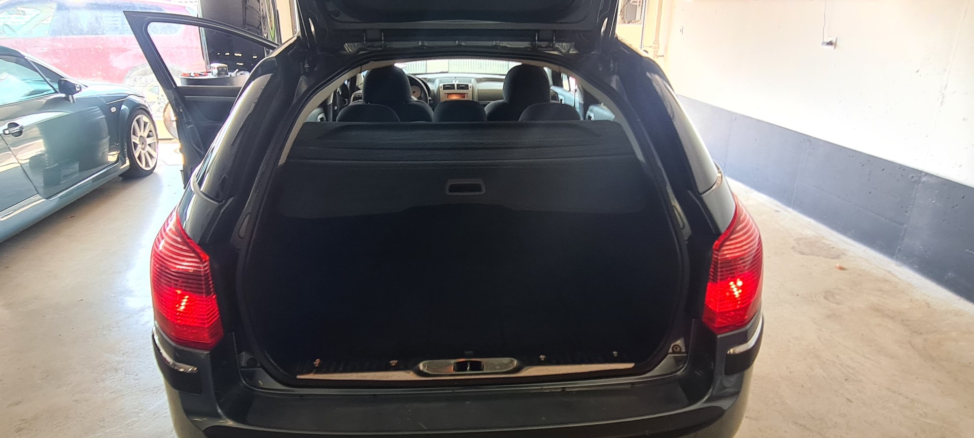 PEUGEOT 407 SW 2.0 HDI ST Executive-image-13
