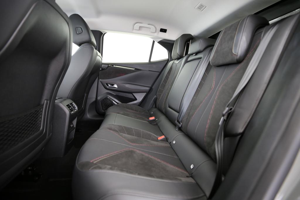 DS AUTOMOBILES 4 1.6 E-Tense Ligne Noire-image-8