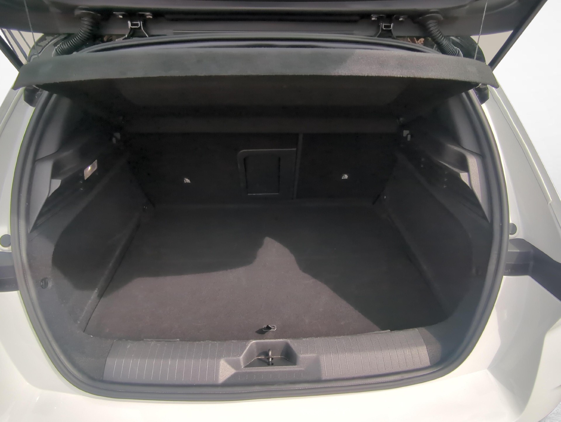 OPEL Astra 1.6 T PHEV 180 Swiss Premium-image-12