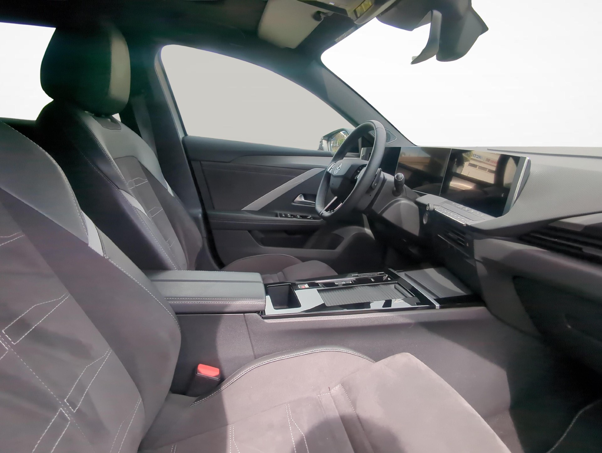 OPEL Astra 1.6 T PHEV 180 Swiss Premium-image-10