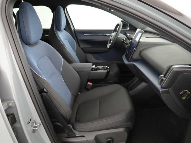 VOLVO EX30 E60 69kWh Twin Ultra-image-3