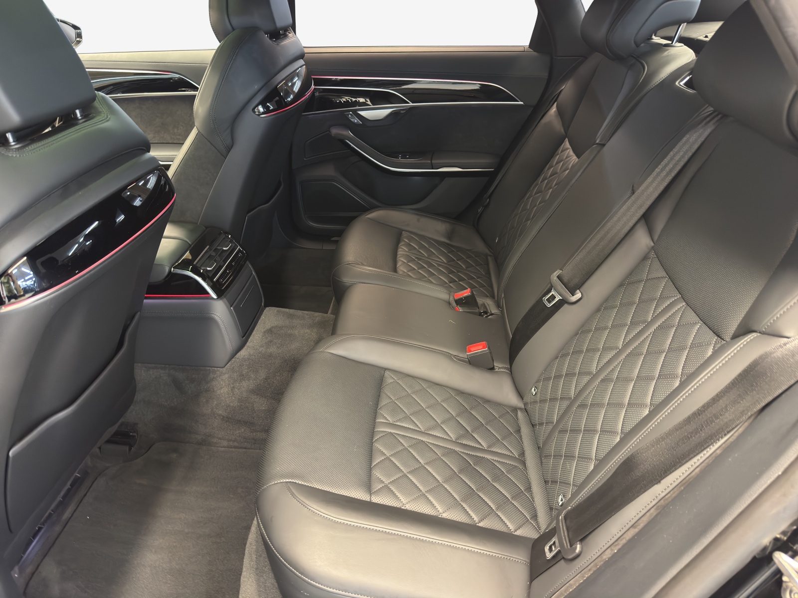 AUDI S8 TFSI quattro tiptronic-image-11