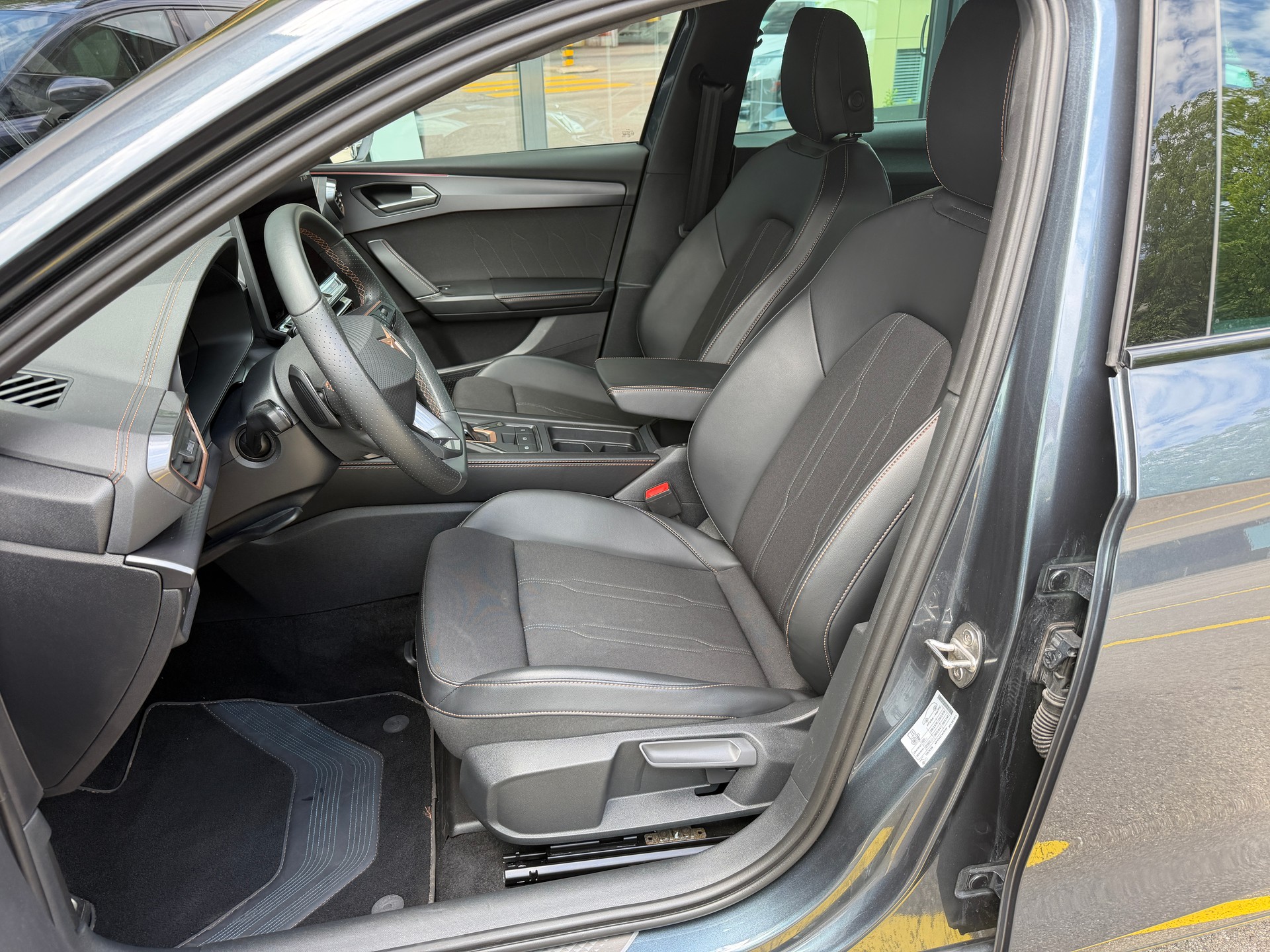 CUPRA LEON ST 1.5 eTSI DSG-image-8