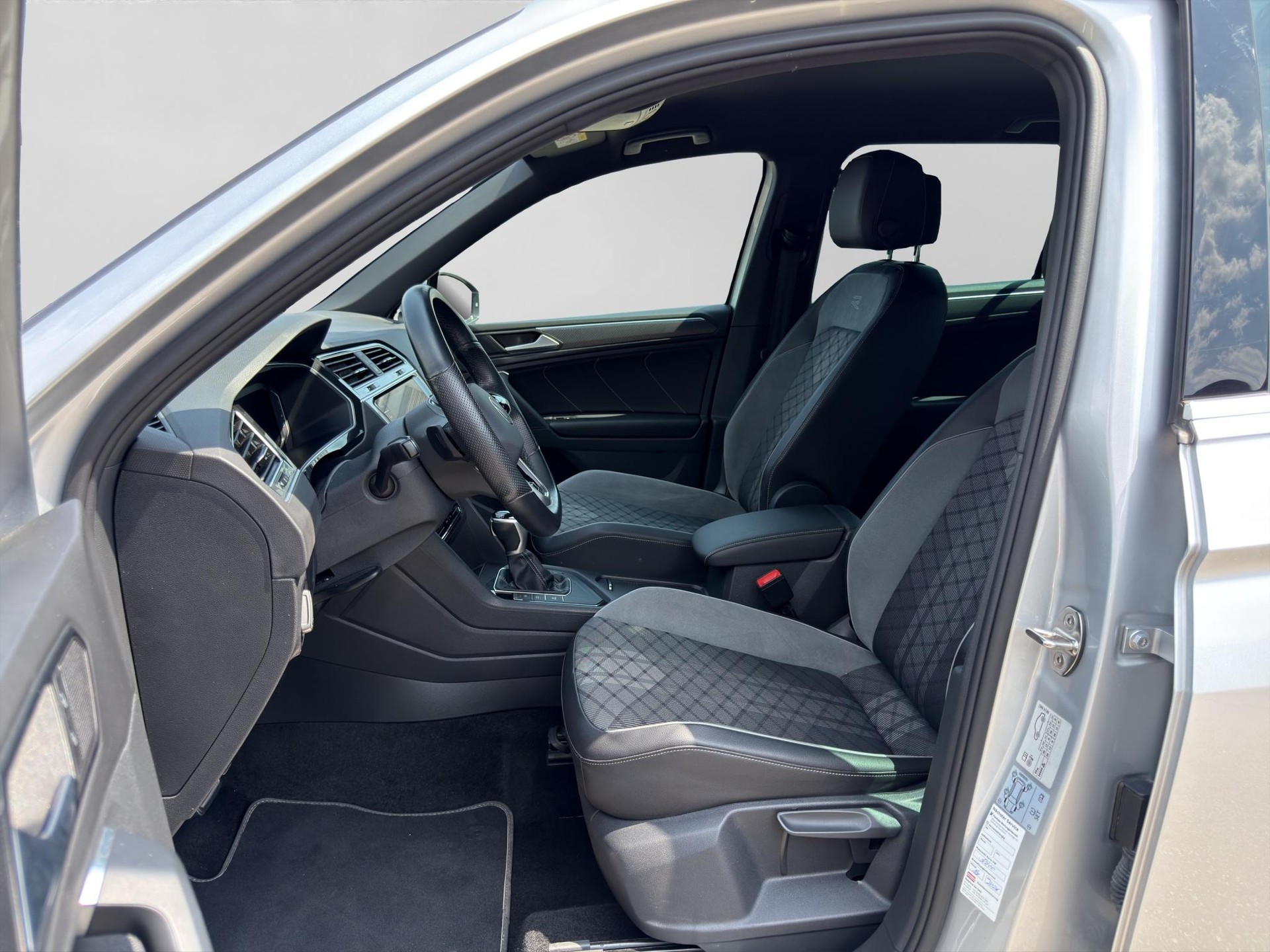 VW Tiguan 1.4 TSI PHEV R-Line DSG 2WD-showroom-element-1