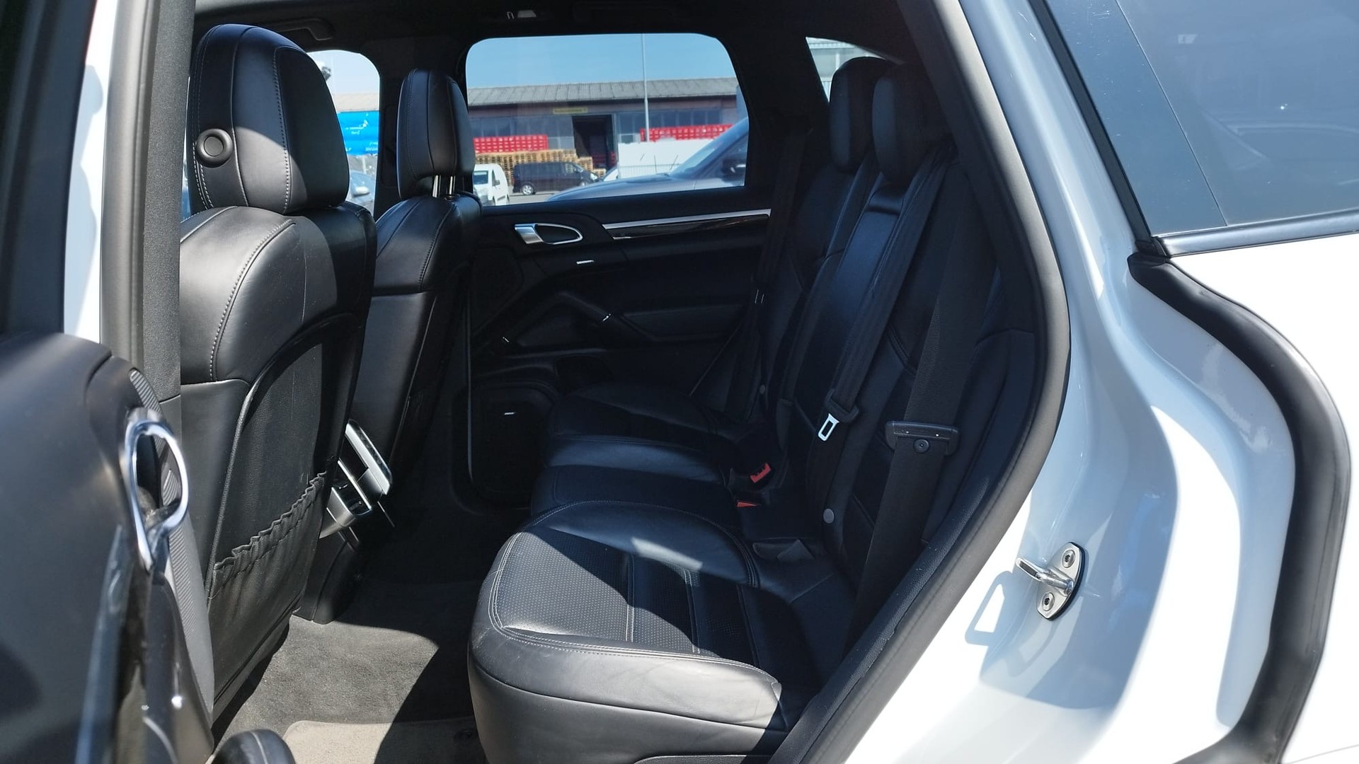 PORSCHE Cayenne Diesel Platinum Edition-image-12