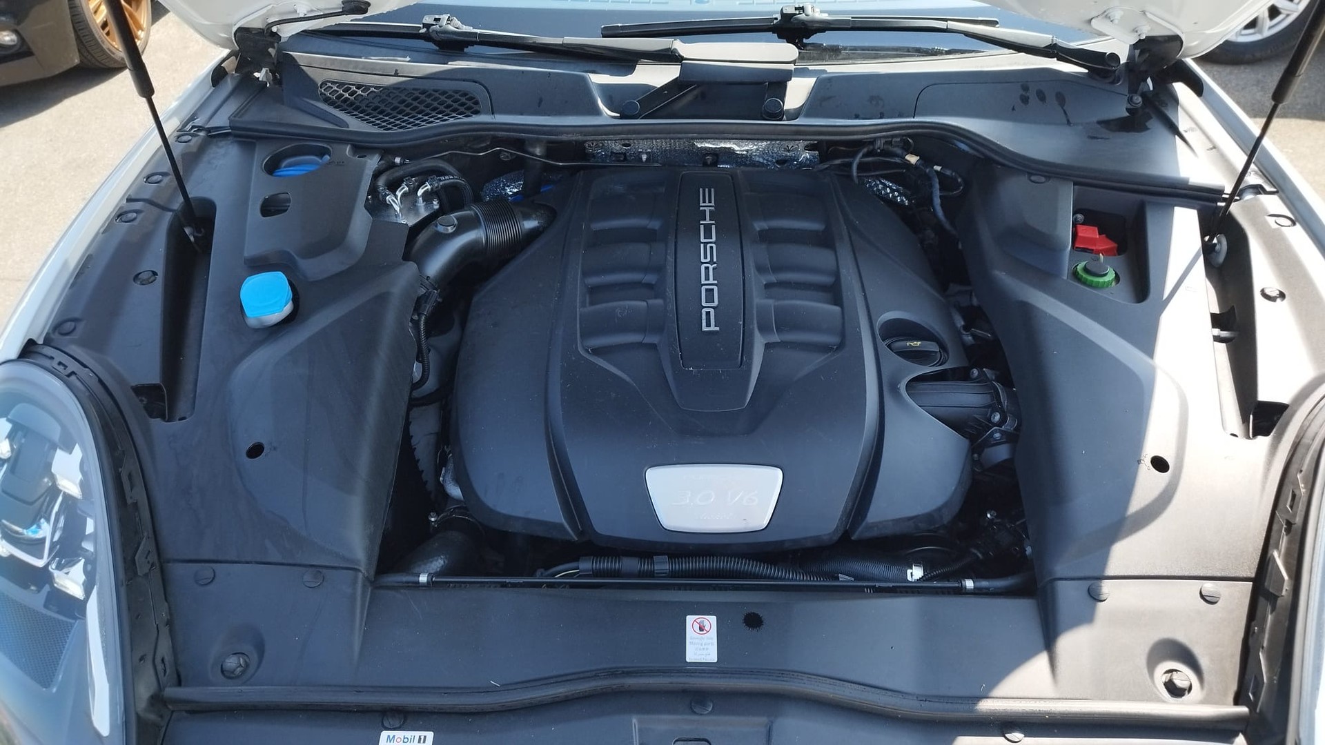 PORSCHE Cayenne Diesel Platinum Edition-image-14