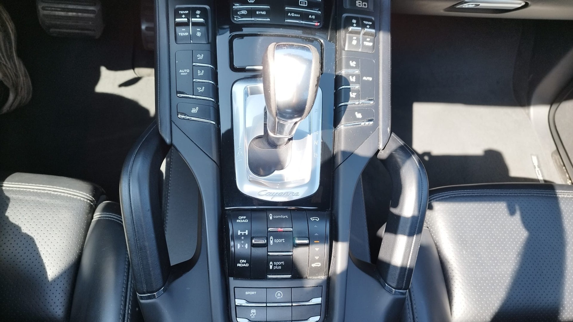 PORSCHE Cayenne Diesel Platinum Edition-image-10