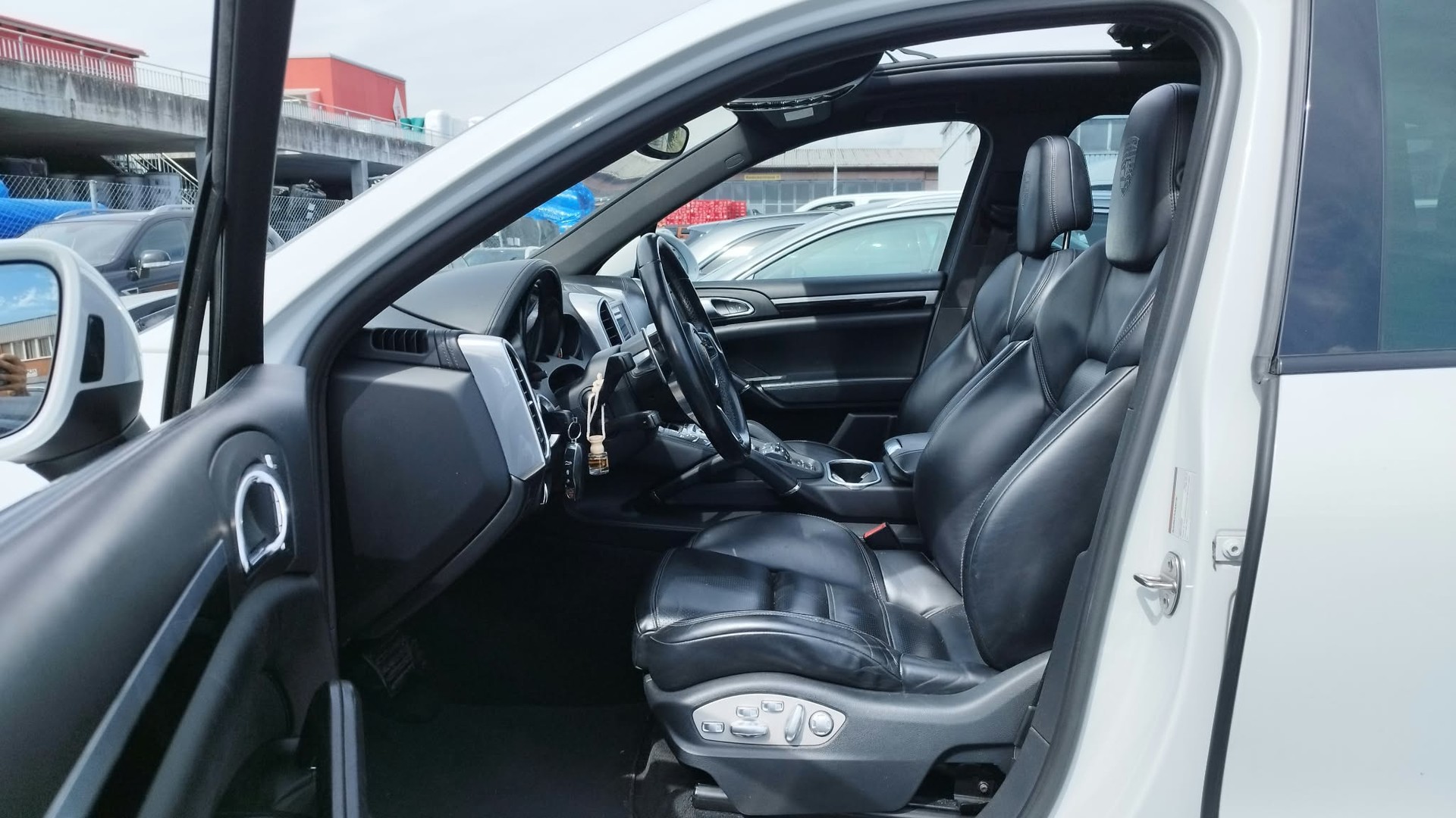 PORSCHE Cayenne Diesel Platinum Edition-image-5