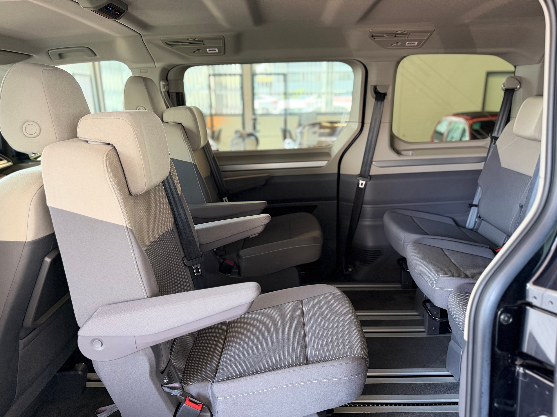 VW Multivan 1.5 eHybrid Life 245 PS 4x4 4Motion DSG-image-15