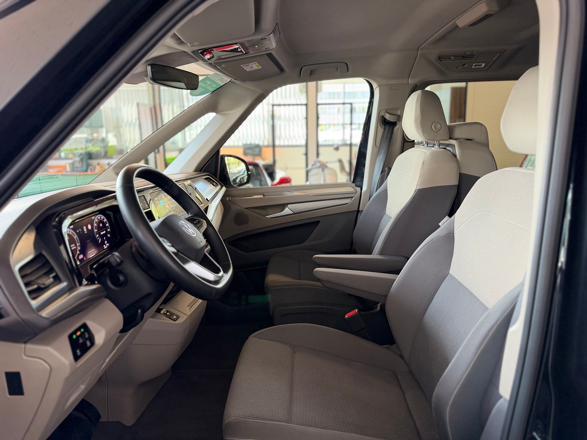 VW Multivan 1.5 eHybrid Life 245 PS 4x4 4Motion DSG-image-16