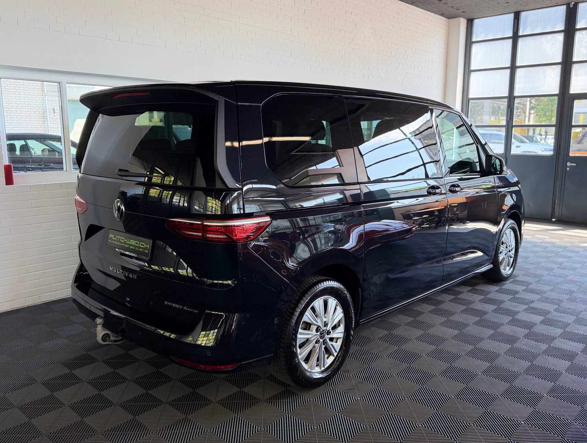VW Multivan 1.5 eHybrid Life 245 PS 4x4 4Motion DSG-image-2