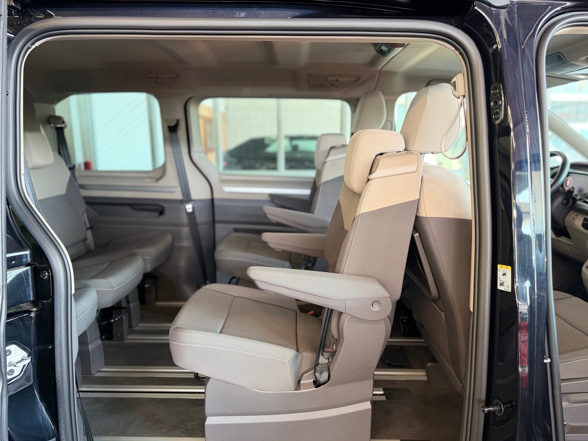 VW Multivan 1.5 eHybrid Life 245 PS 4x4 4Motion DSG-image-9