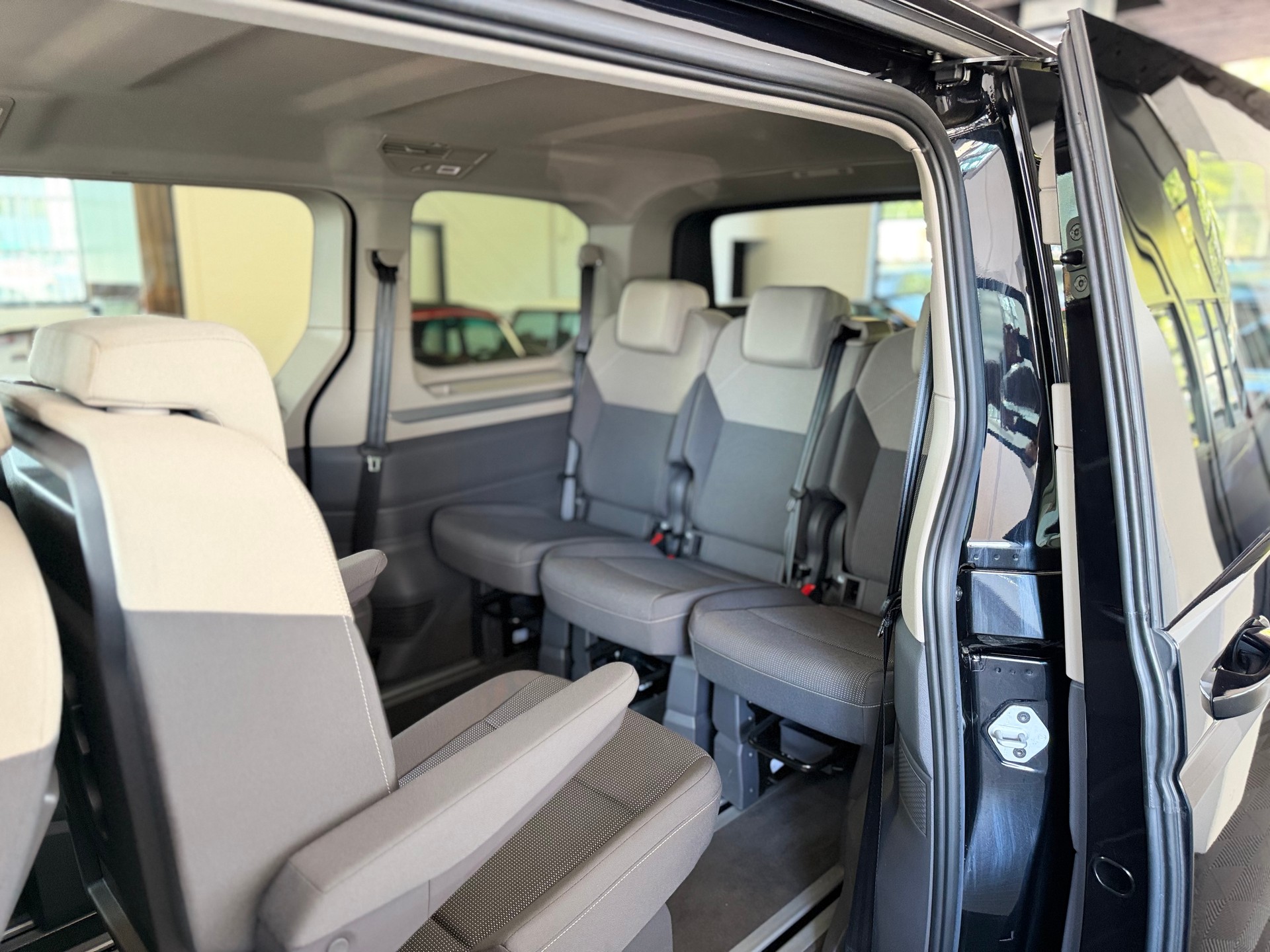 VW Multivan 1.5 eHybrid Life 245 PS 4x4 4Motion DSG-image-14