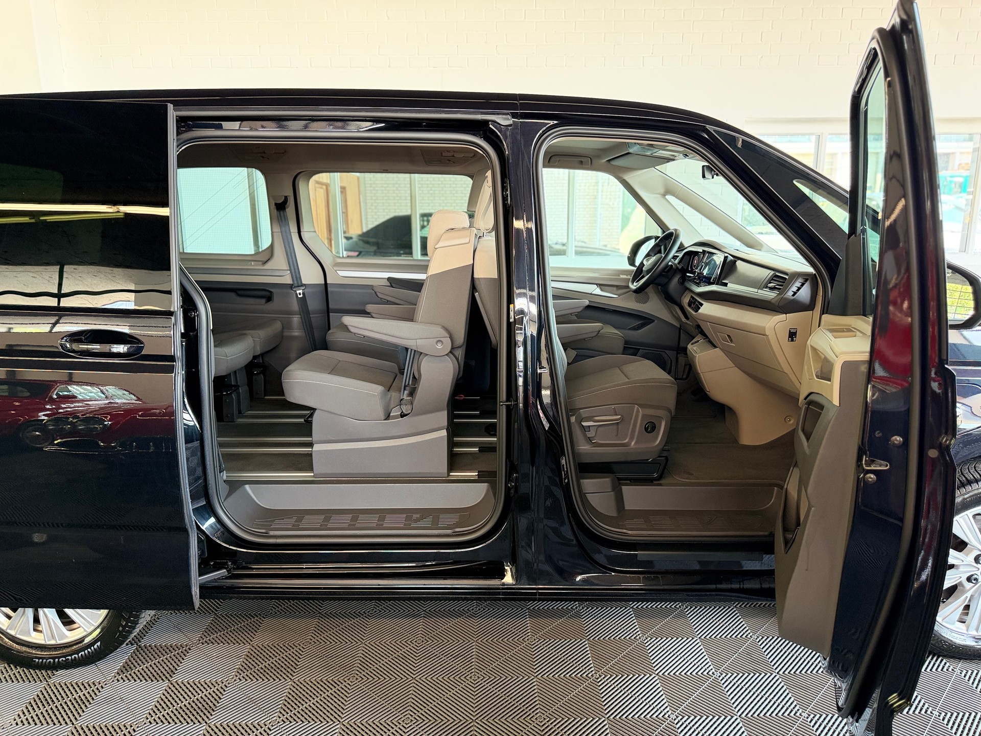 VW Multivan 1.5 eHybrid Life 245 PS 4x4 4Motion DSG-image-12
