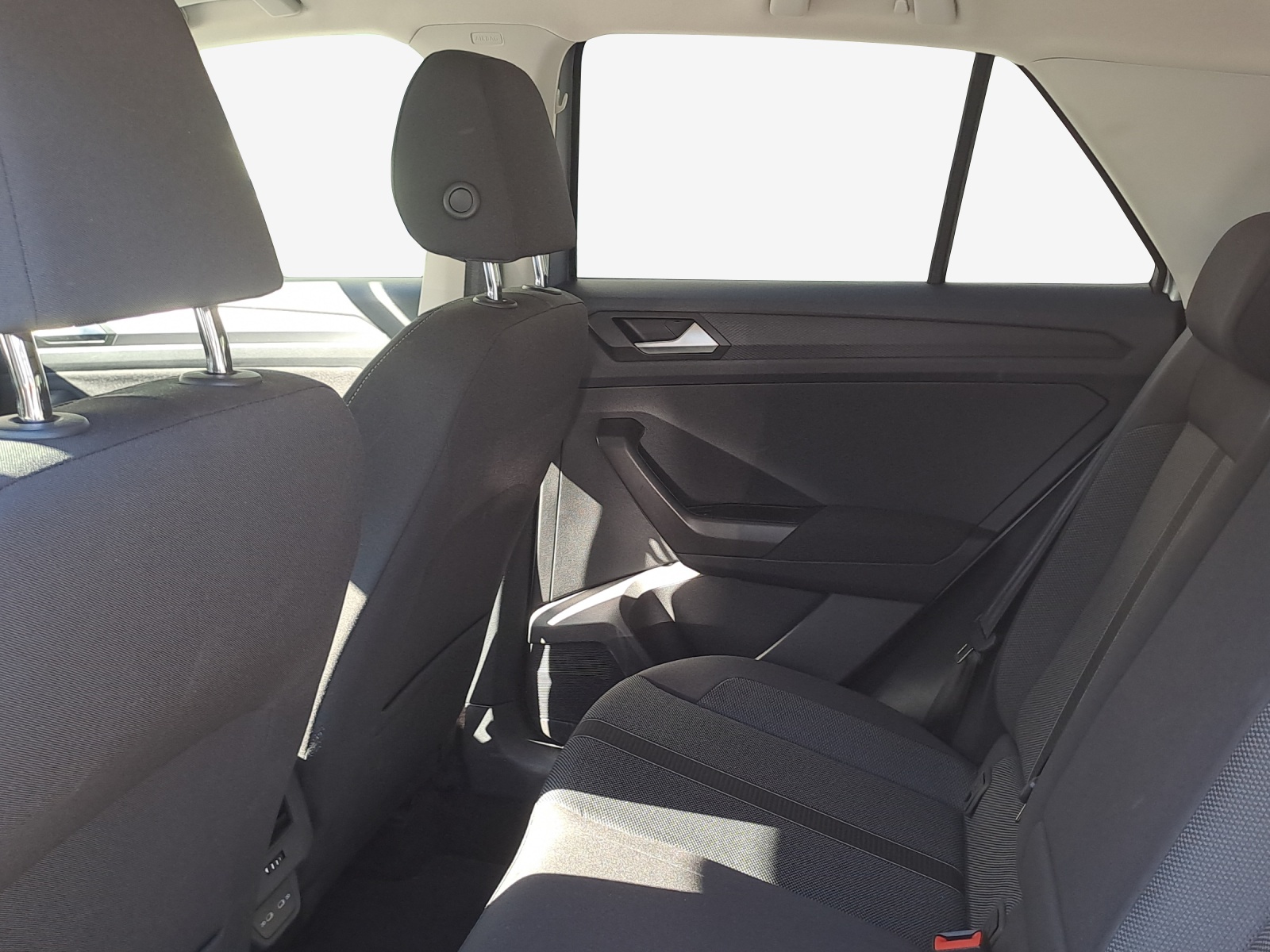 VW T-Roc 1.5 TSI EVO Life DSG-image-11
