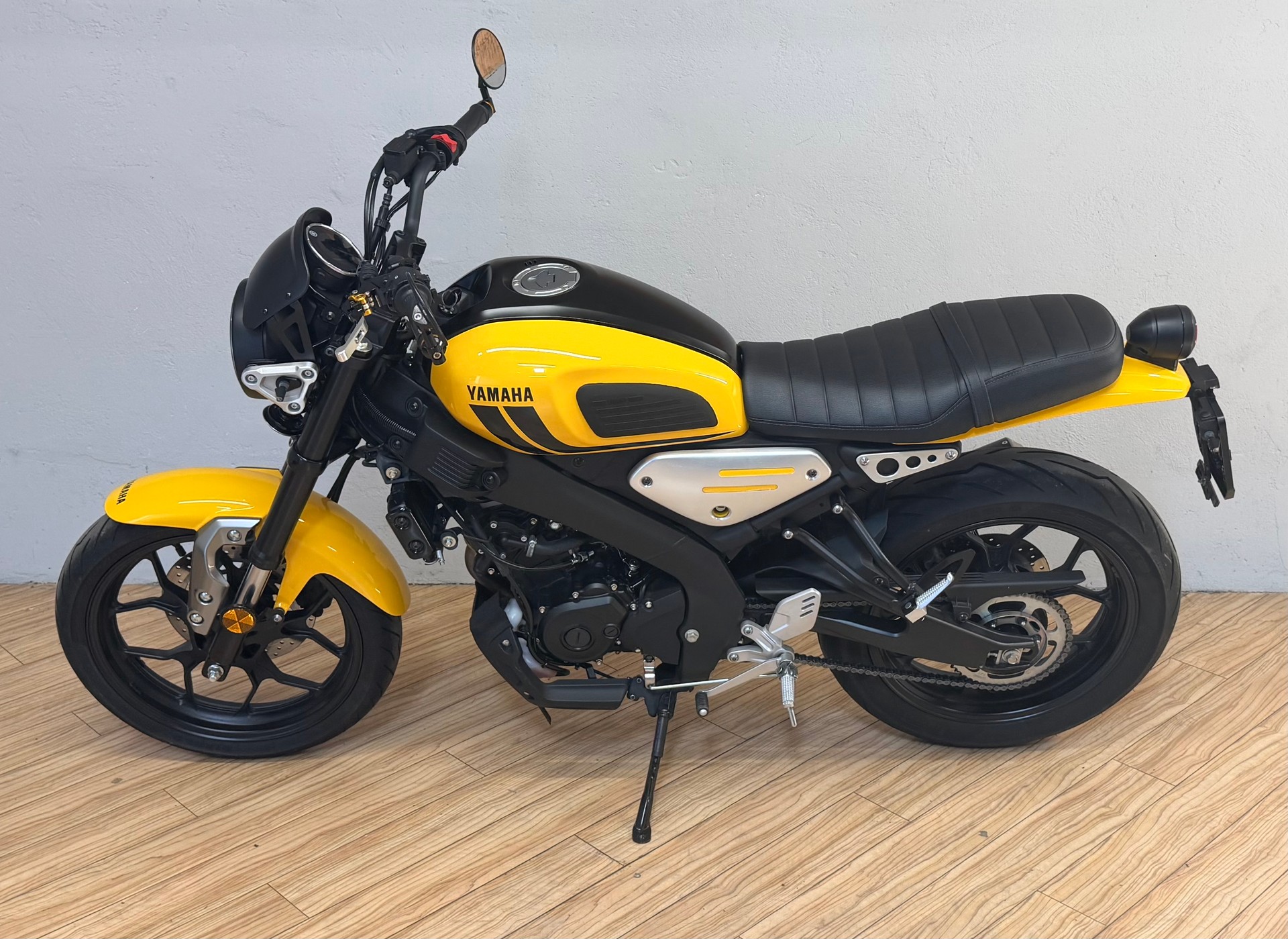 YAMAHA XSR 125-image-5