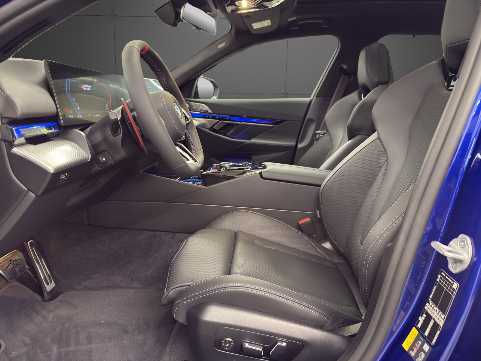 BMW M5 xDrive Touring-image-6
