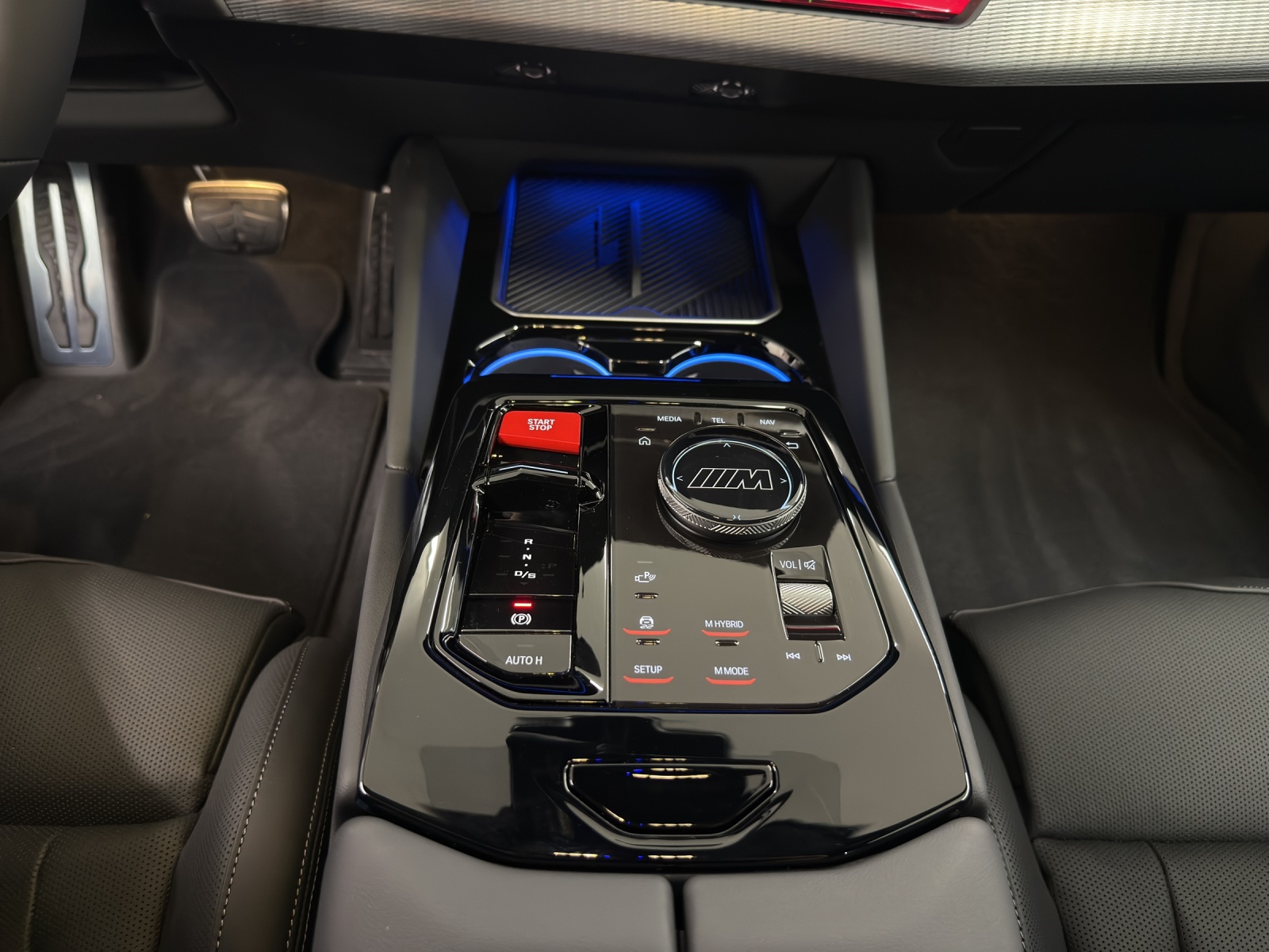 BMW M5 xDrive Touring-image-16
