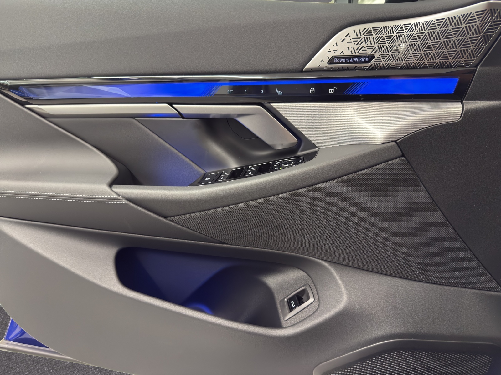 BMW M5 xDrive Touring-image-14