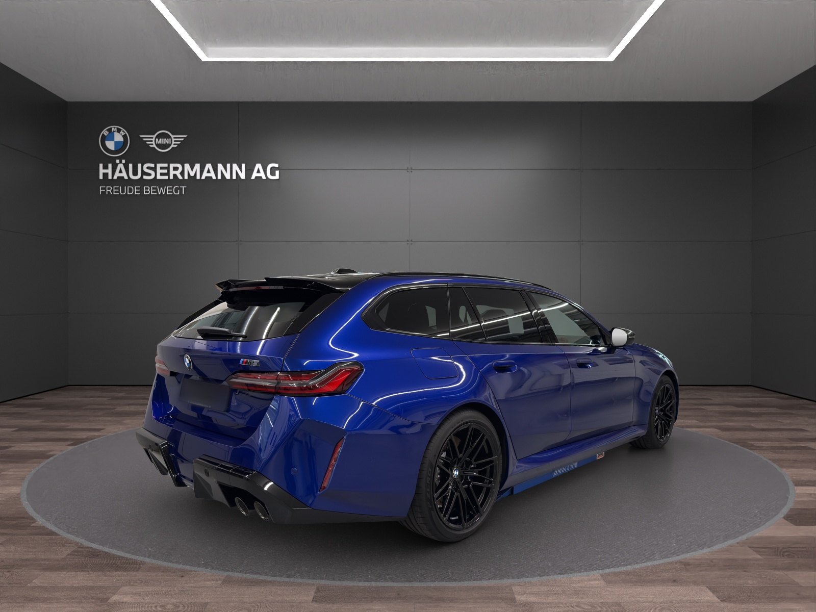 BMW M5 xDrive Touring-image-4