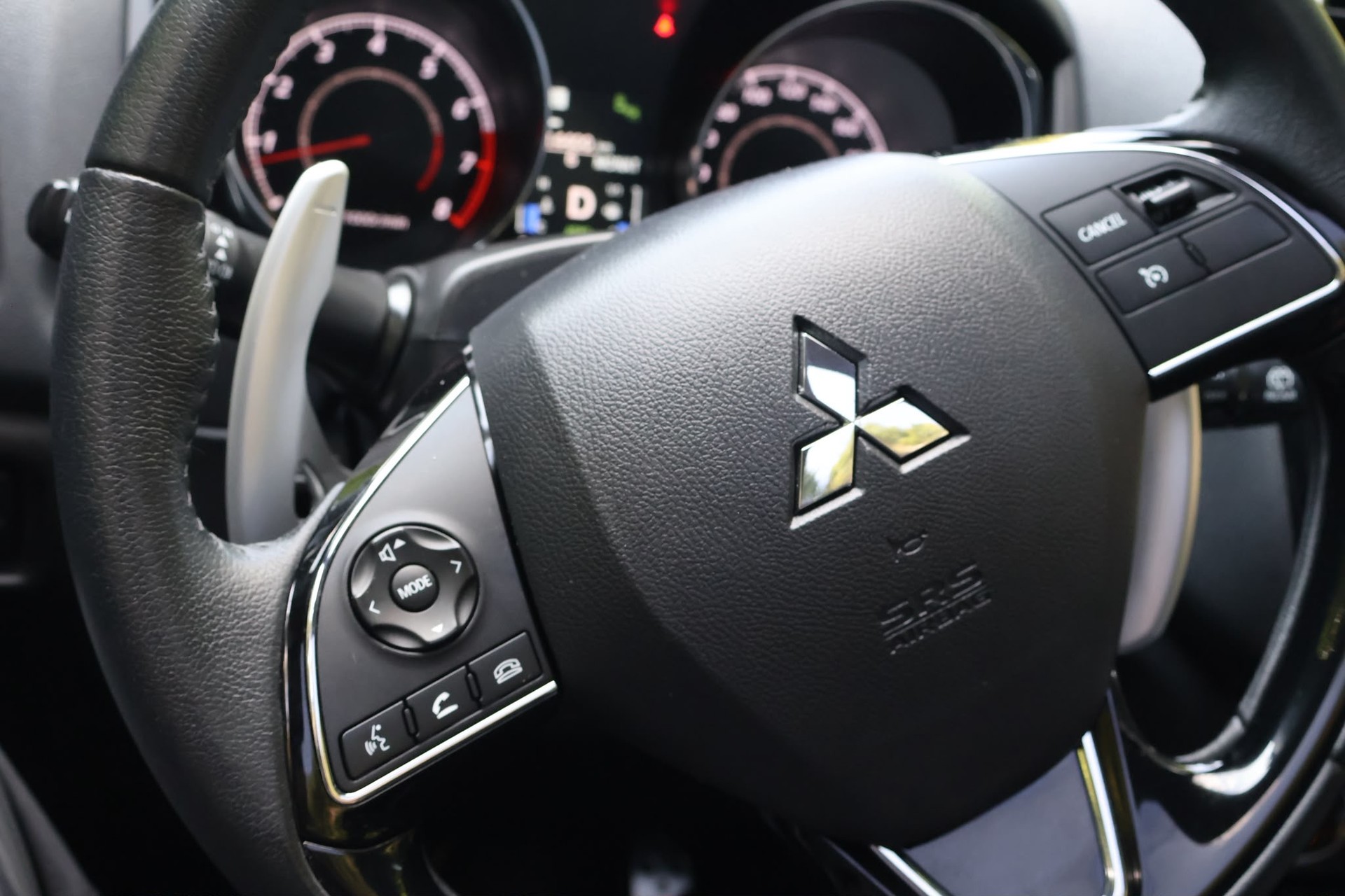 MITSUBISHI ASX 2.0 Diamond 4WD Automat-image-7