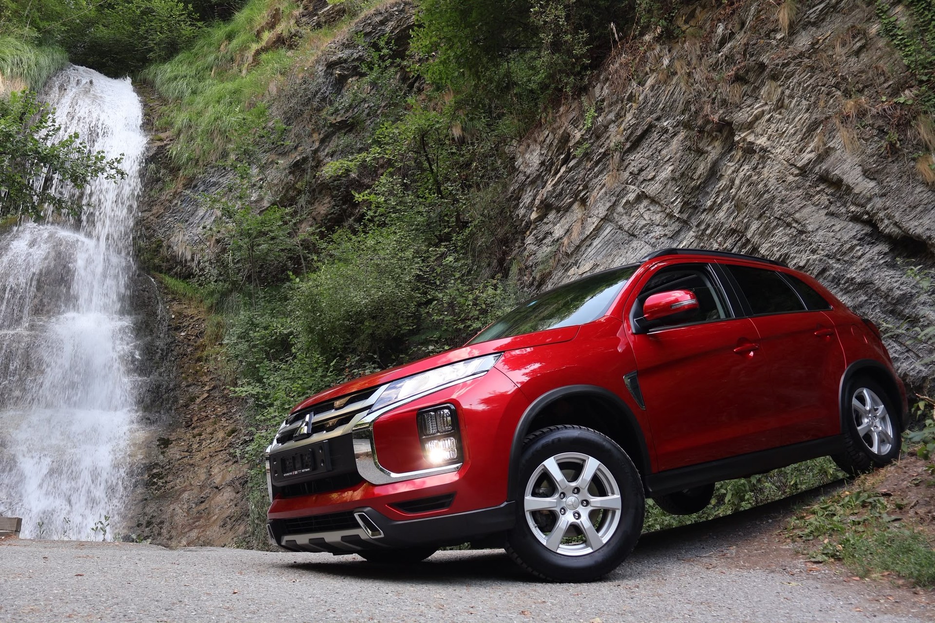 MITSUBISHI ASX 2.0 Diamond 4WD Automat-image-0