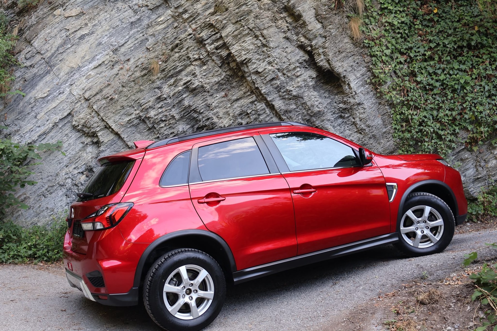 MITSUBISHI ASX 2.0 Diamond 4WD Automat-image-3