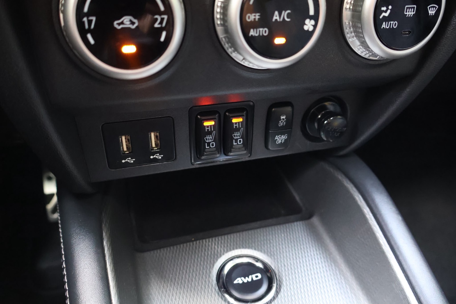 MITSUBISHI ASX 2.0 Diamond 4WD Automat-image-13