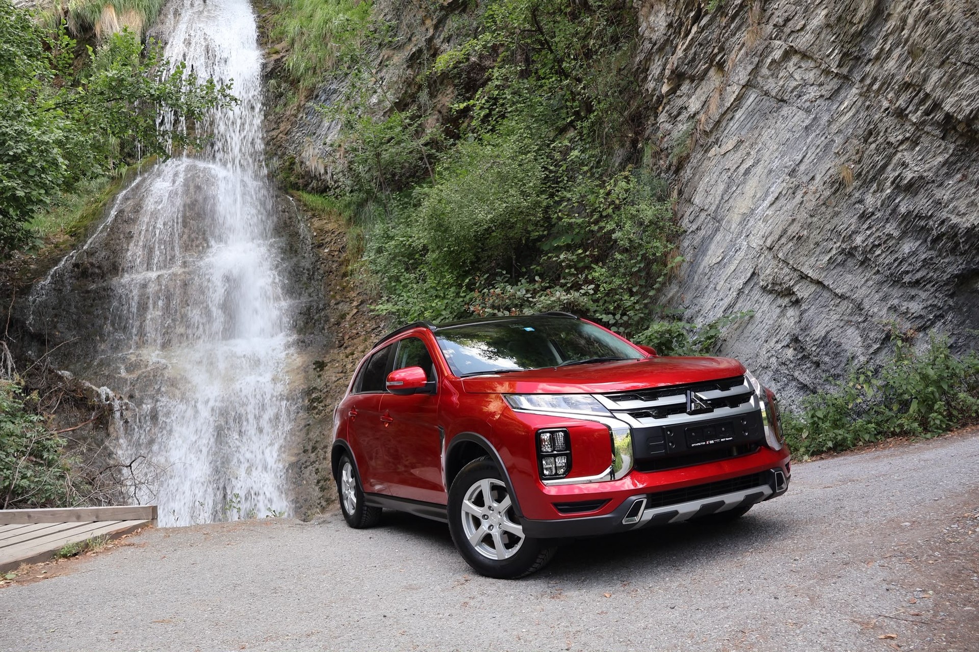 MITSUBISHI ASX 2.0 Diamond 4WD Automat-image-1