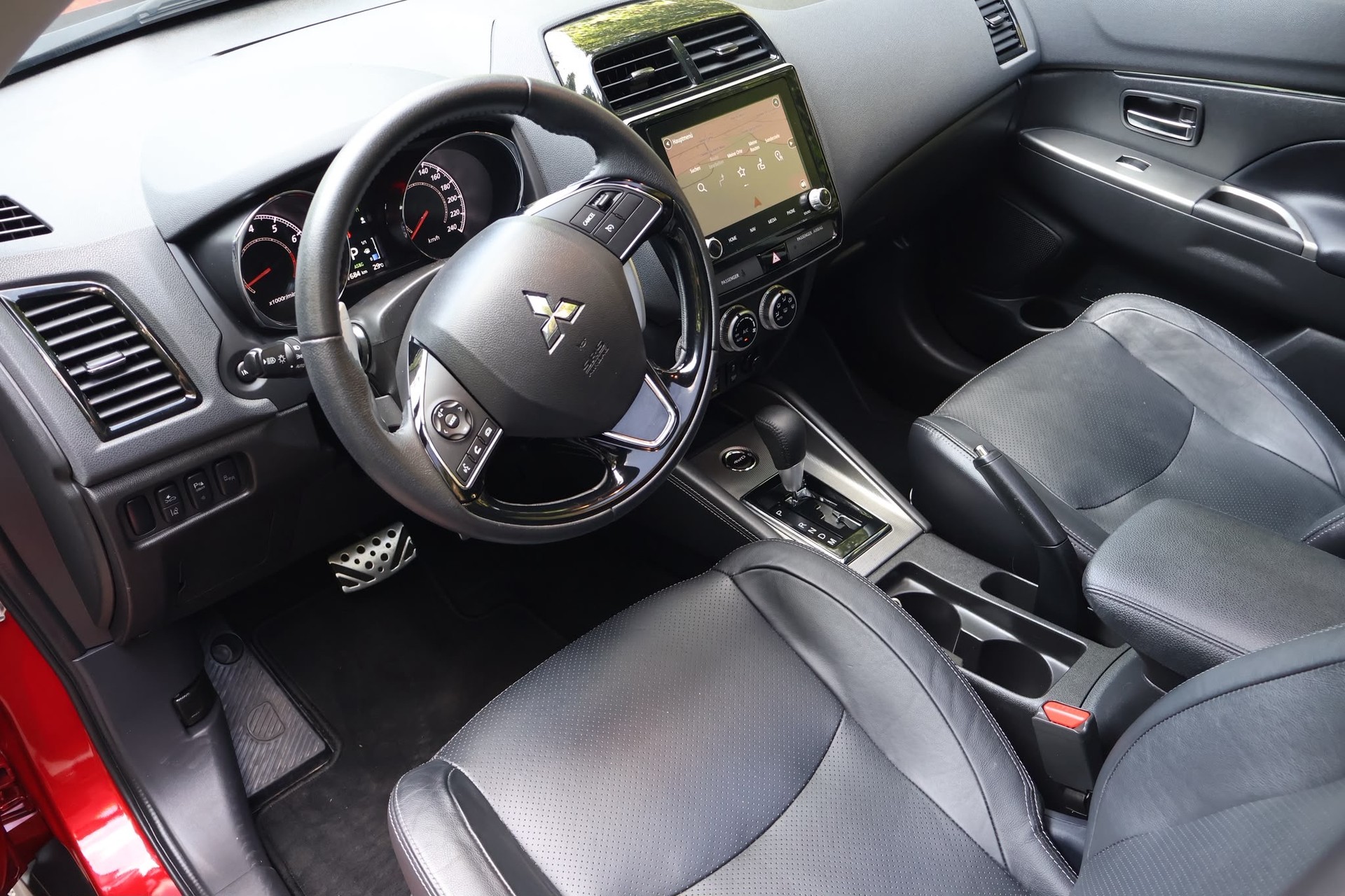 MITSUBISHI ASX 2.0 Diamond 4WD Automat-image-6