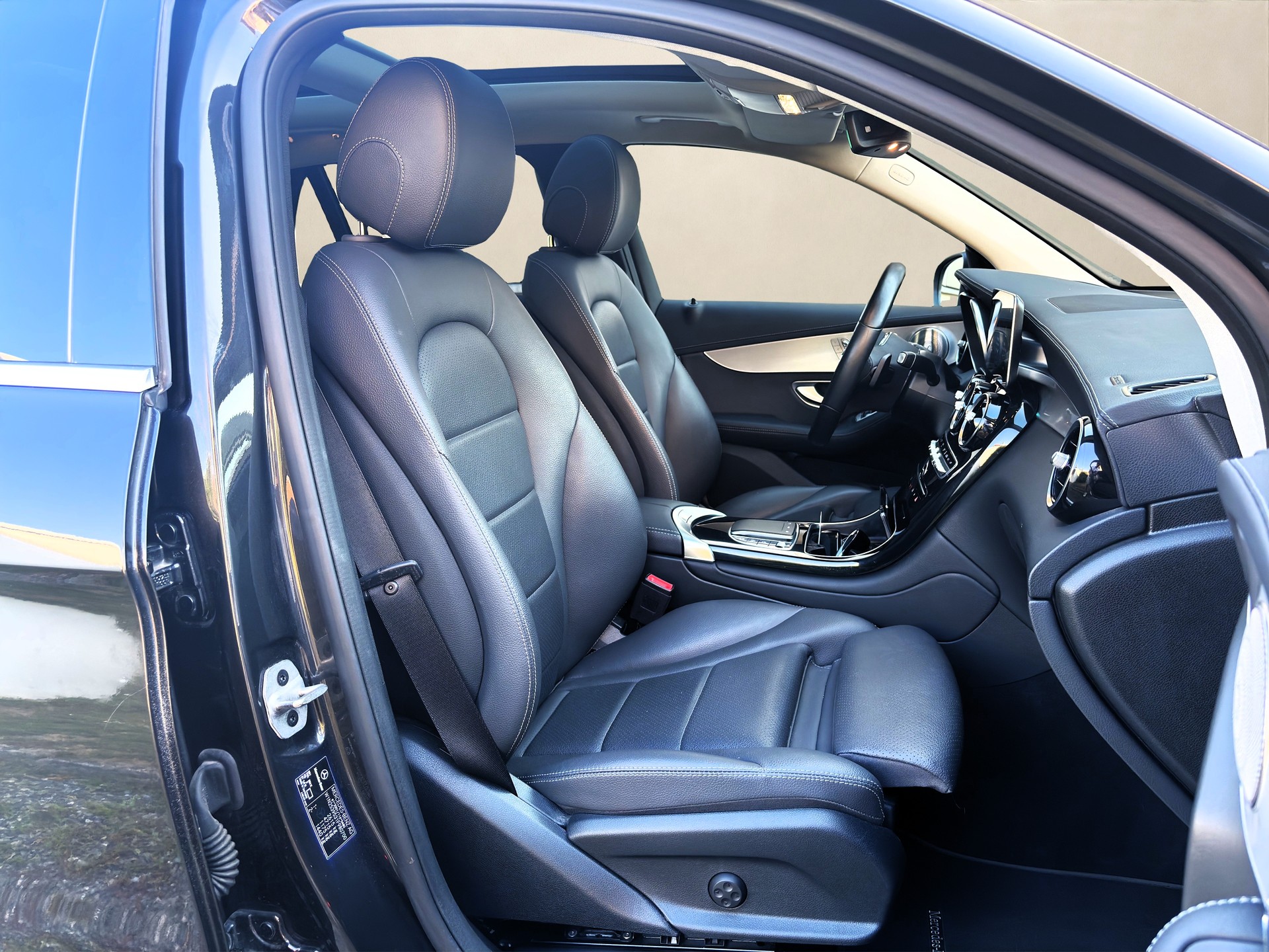 MERCEDES-BENZ GLC 300 e 4Matic 9G-Tronic❗VOLL-AUSSTATTUNG❗✅CH-Fahrzeug & Frisch ab Service und 8-fach bereift✅-image-9