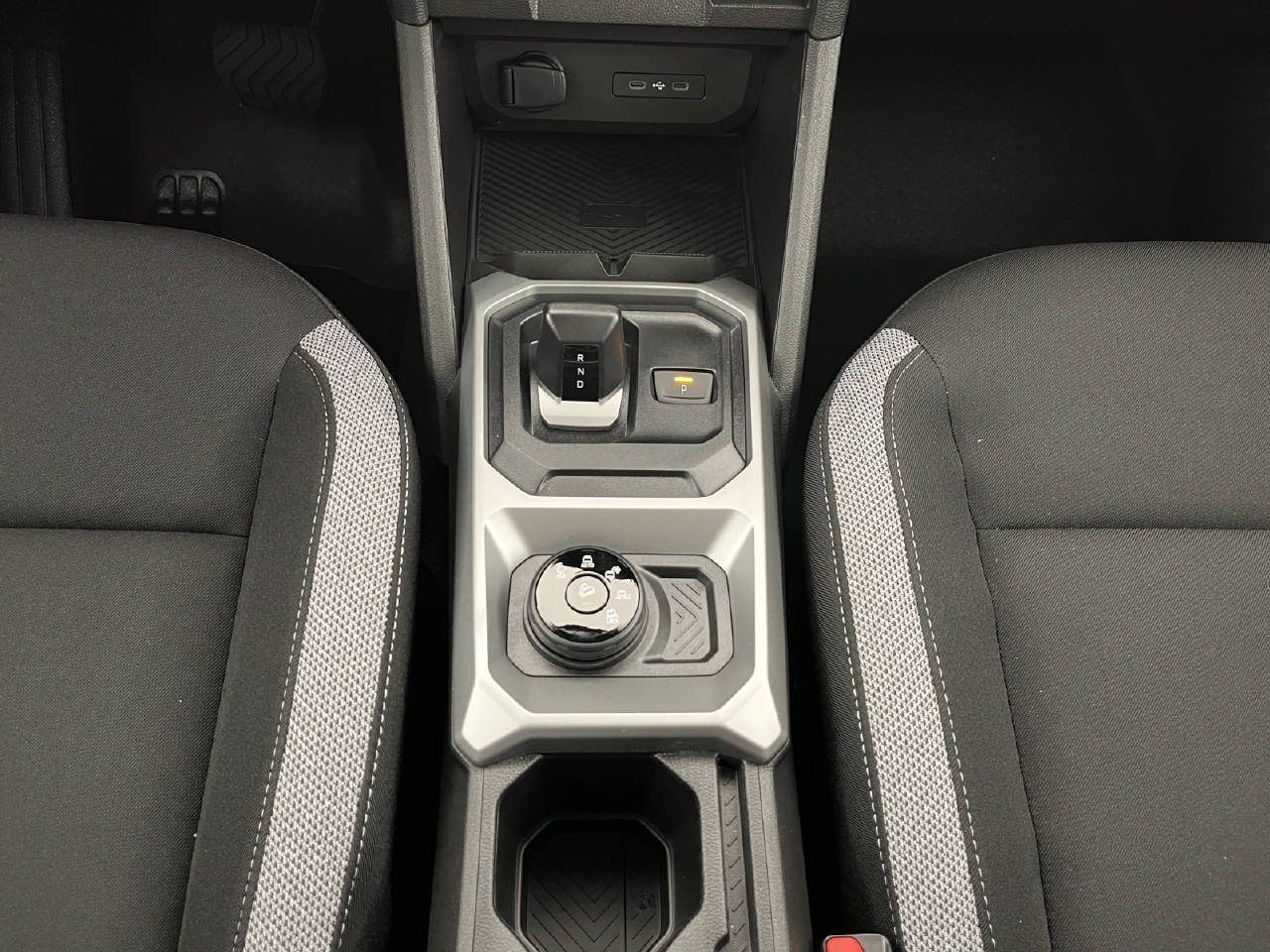 DACIA Duster 1.2 Hybrid Journey 4WD-image-12