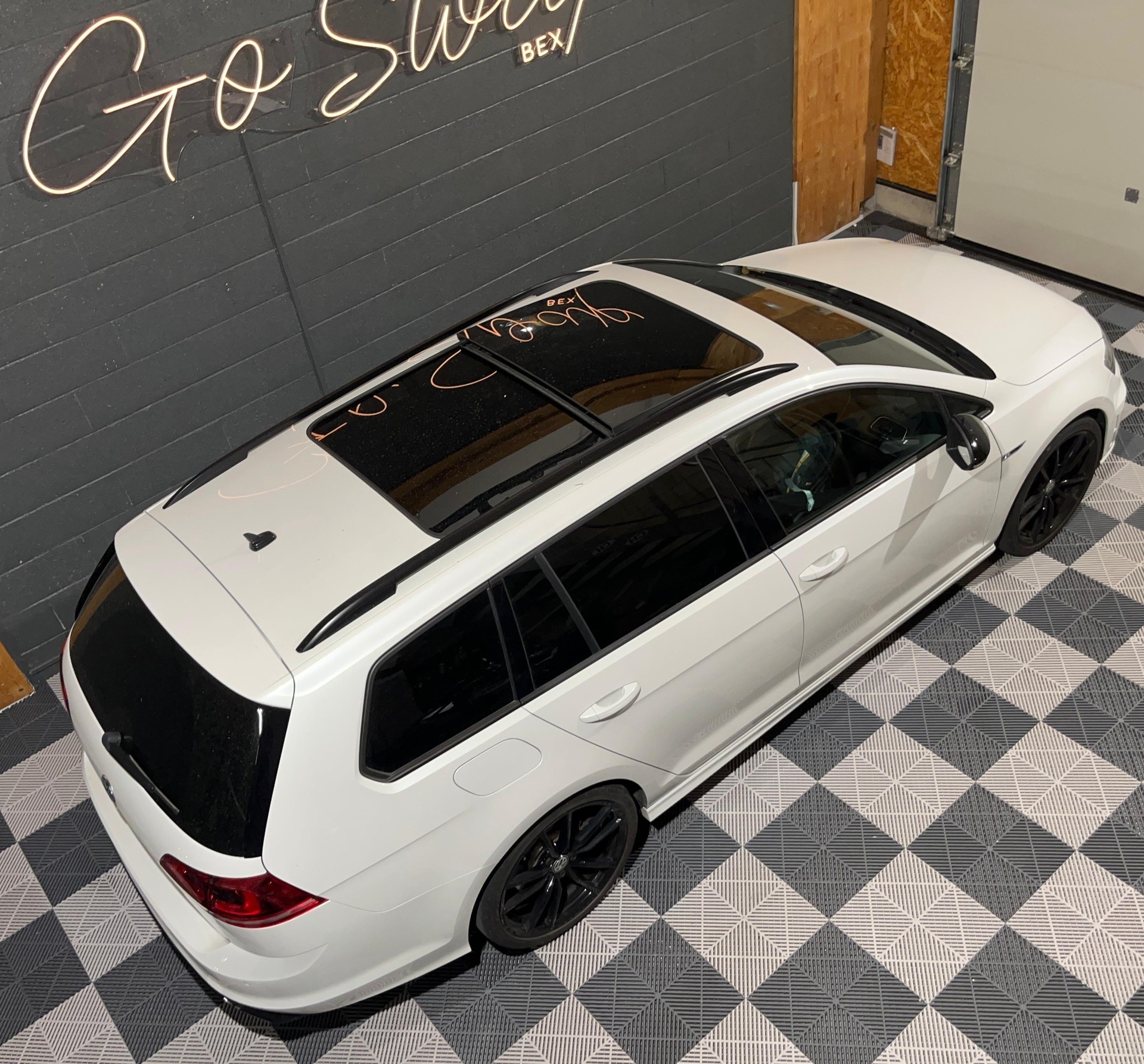 VW Golf Variant 2.0 TSI R 4 Motion DSG-image-2