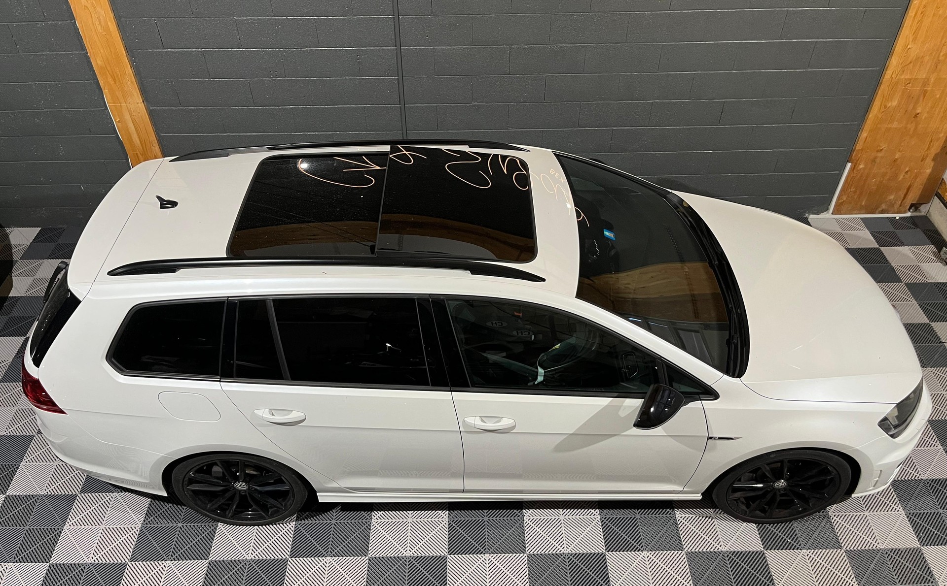 VW Golf Variant 2.0 TSI R 4 Motion DSG-image-1