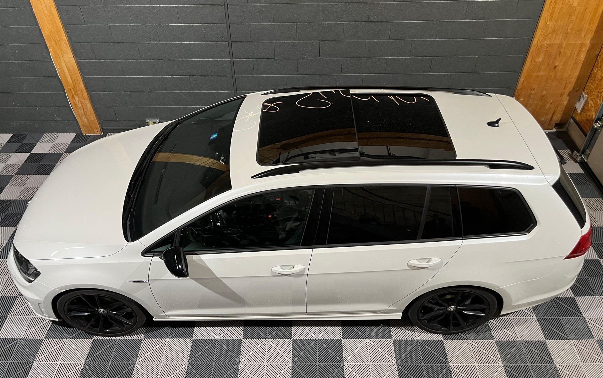VW Golf Variant 2.0 TSI R 4 Motion DSG-image-6