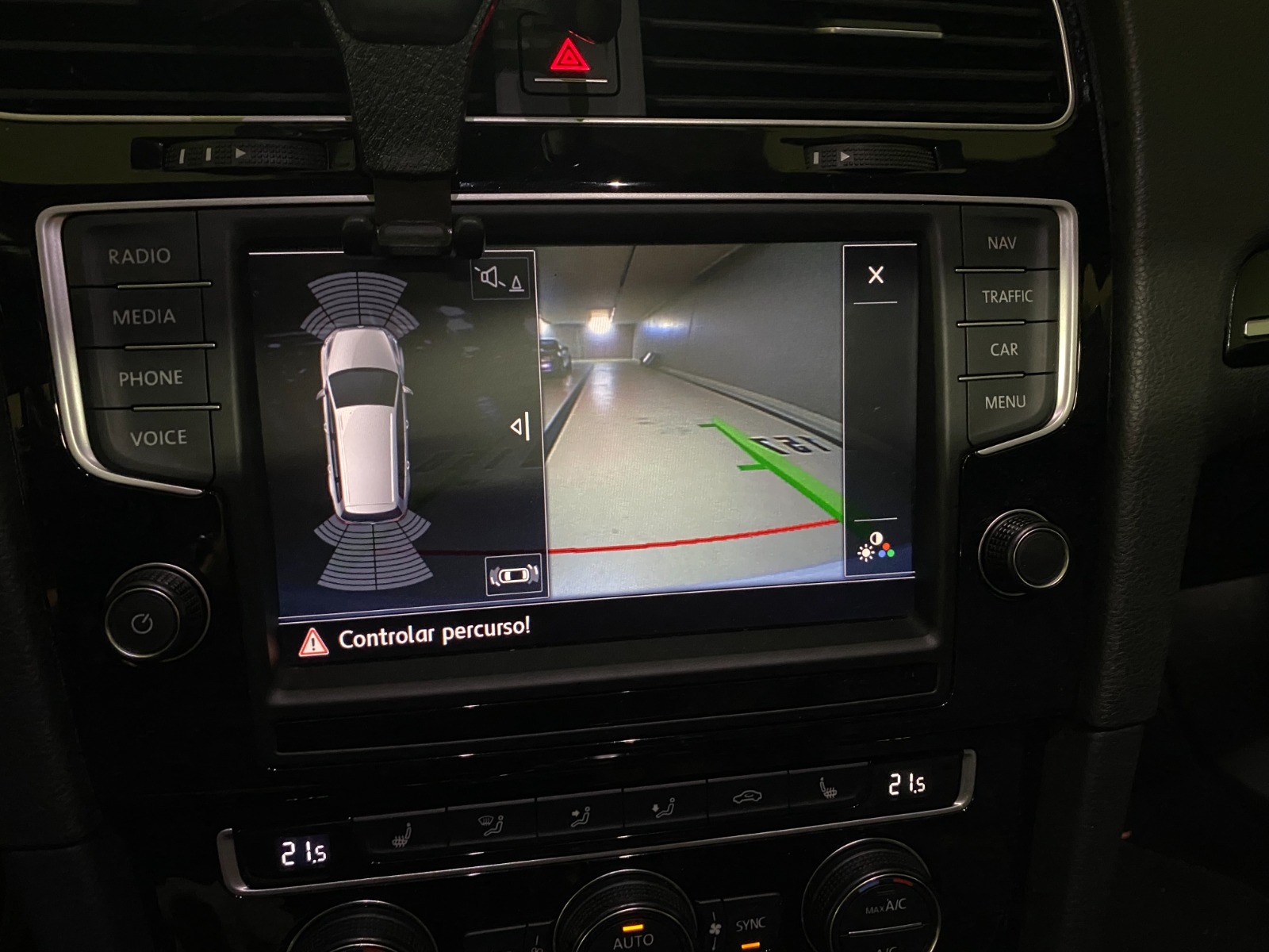 VW Golf Variant 2.0 TSI R 4 Motion DSG-image-15