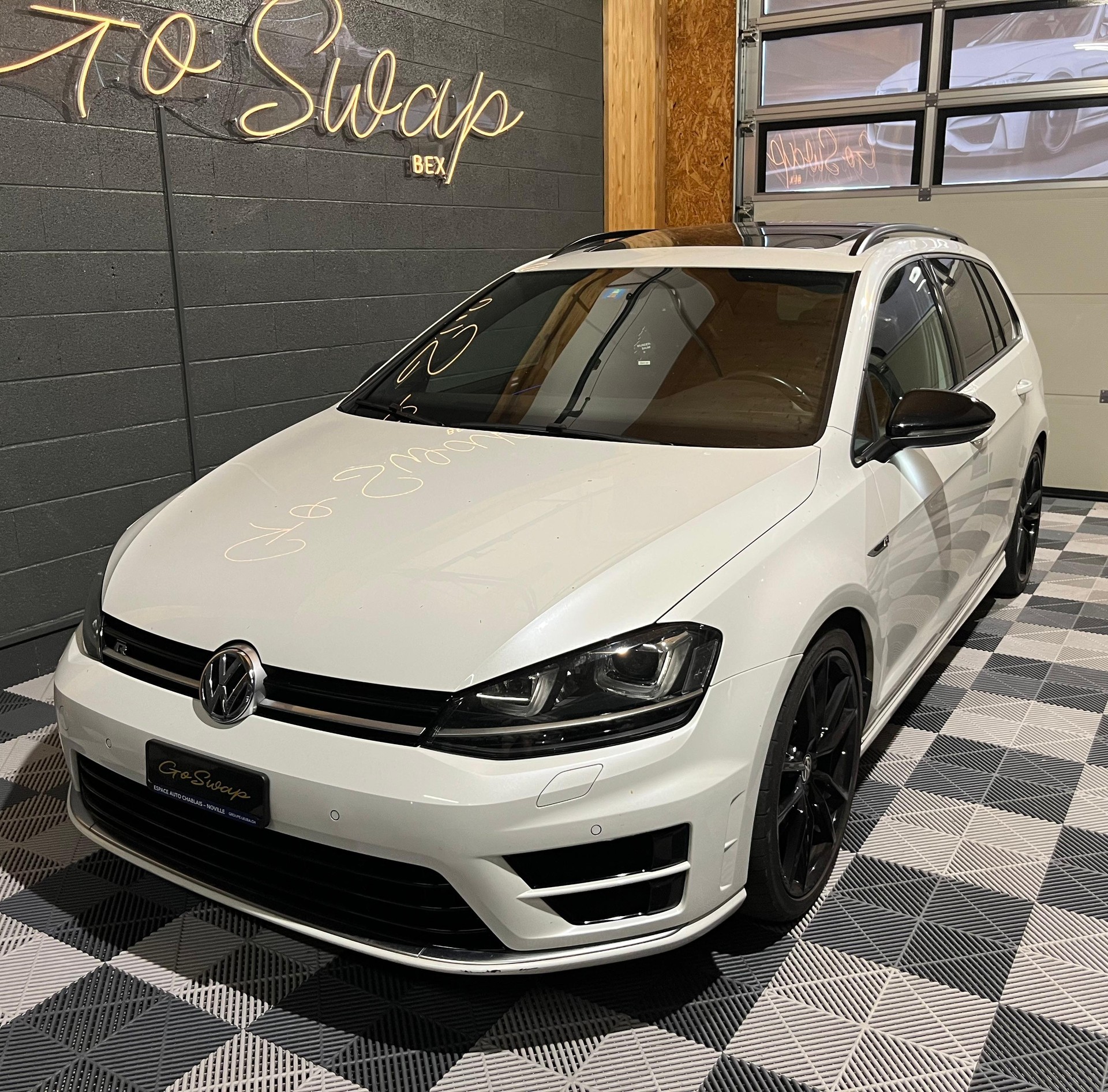 VW Golf Variant 2.0 TSI R 4 Motion DSG-image-4