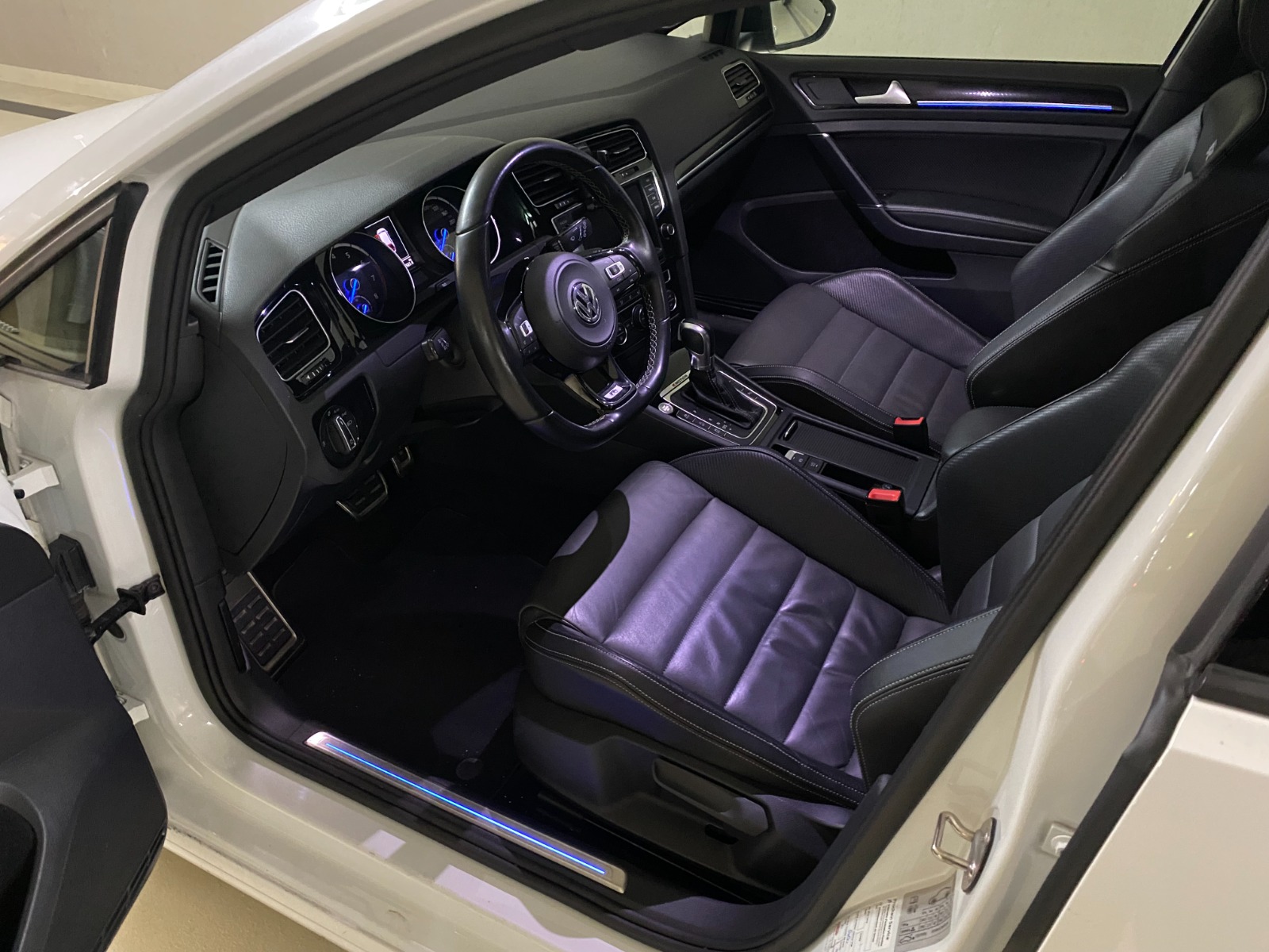 VW Golf Variant 2.0 TSI R 4 Motion DSG-image-8